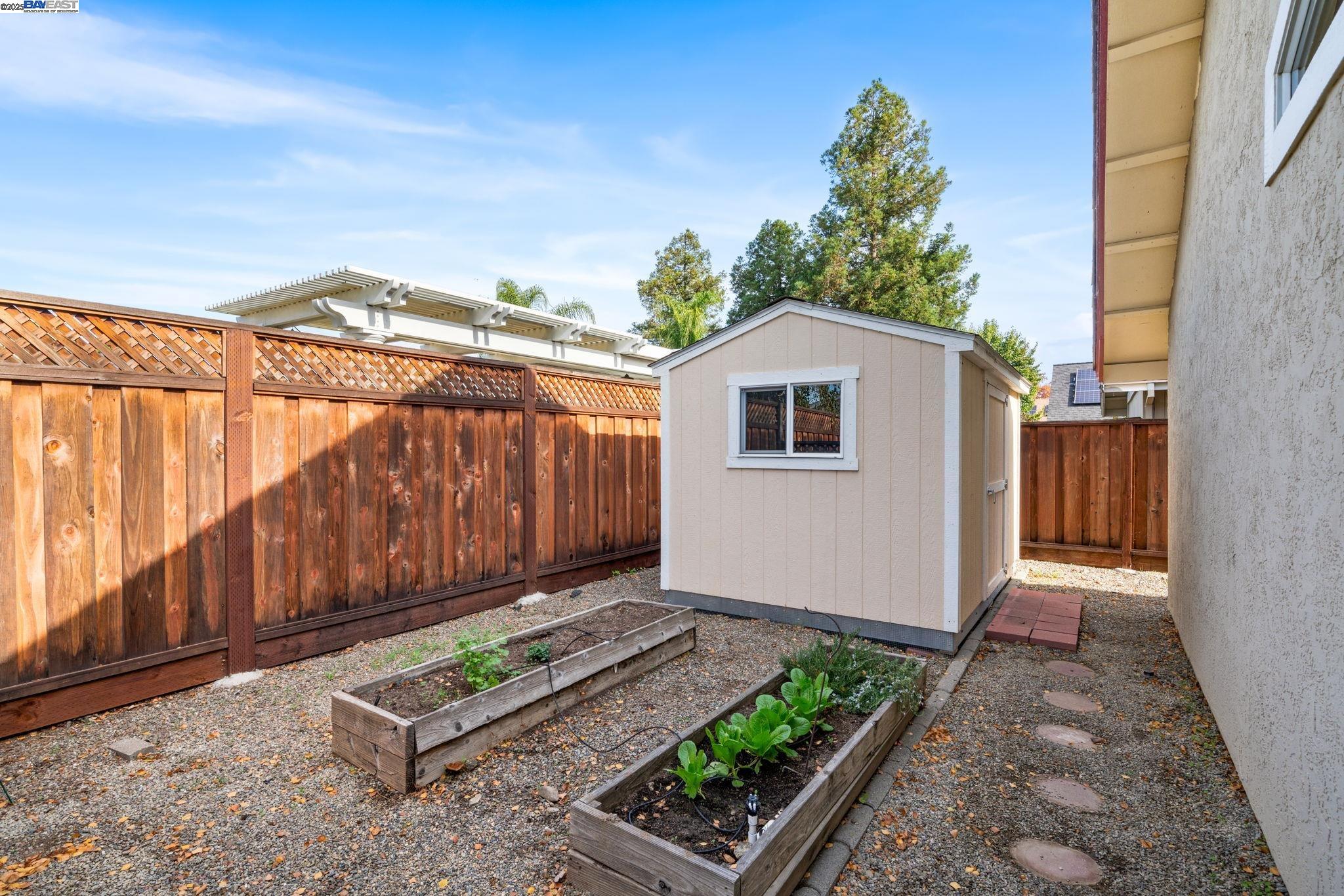 Livermore, California, 94551, United States, 3 Bedrooms Bedrooms, ,2 BathroomsBathrooms,Residential,For Sale,1991919