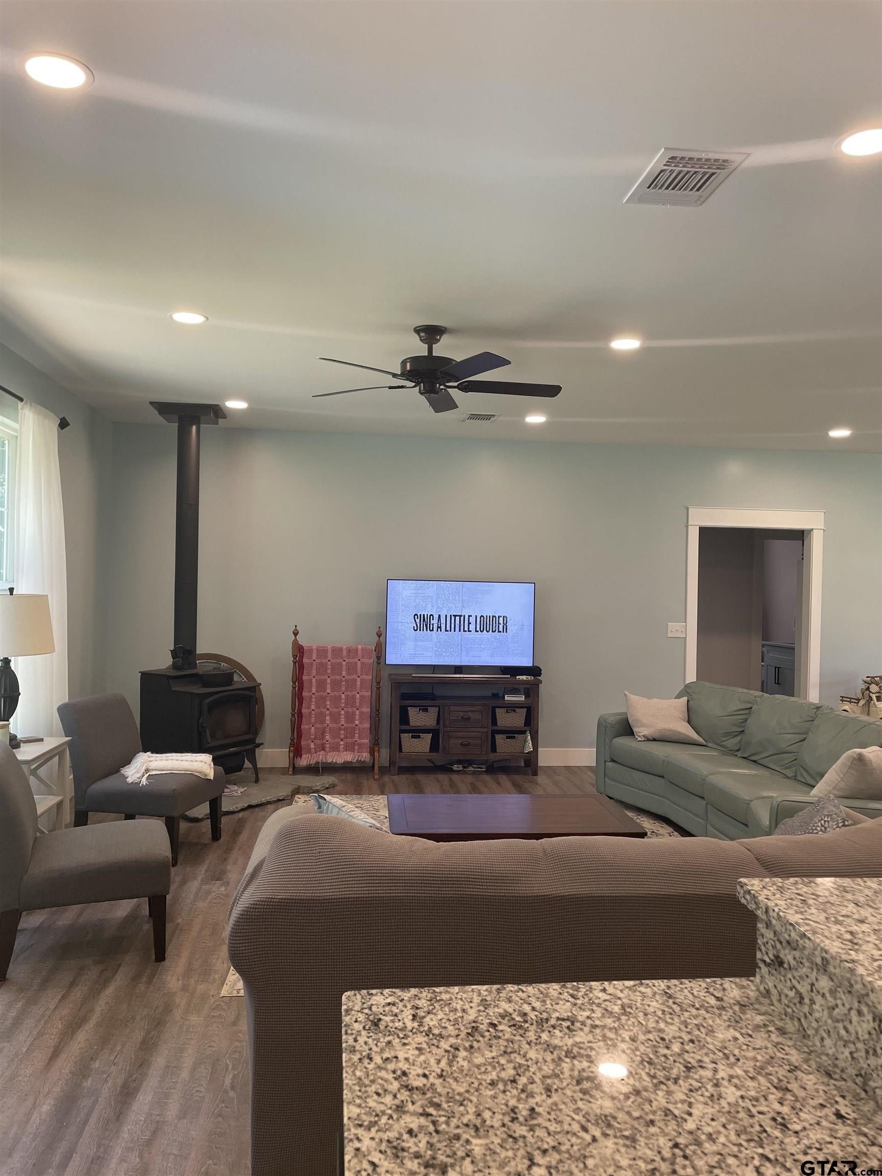 Pittsburg, Texas, 75686, United States, 3 Bedrooms Bedrooms, ,3 BathroomsBathrooms,Residential,For Sale,1974694