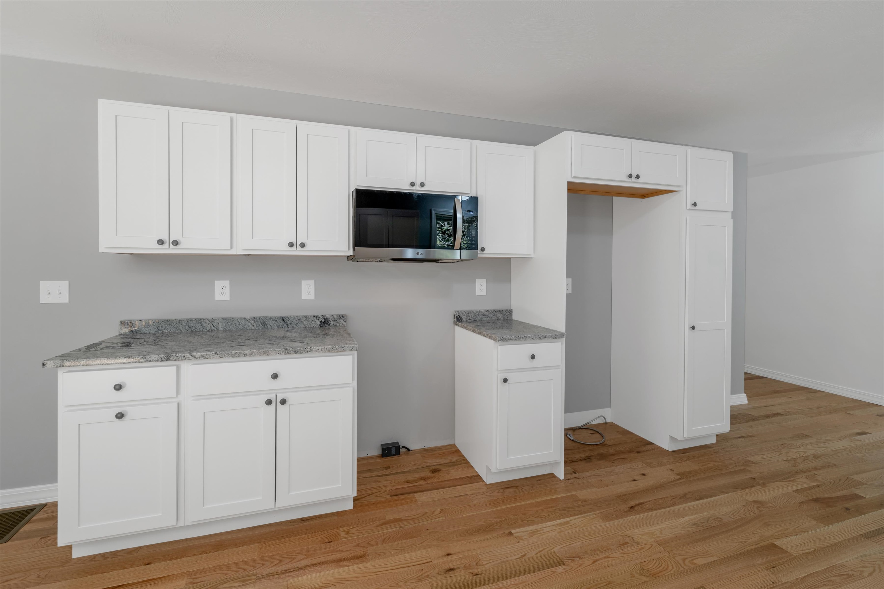 Bennington, New Hampshire, 03442, United States, 3 Bedrooms Bedrooms, ,2 BathroomsBathrooms,Residential,For Sale,1898255