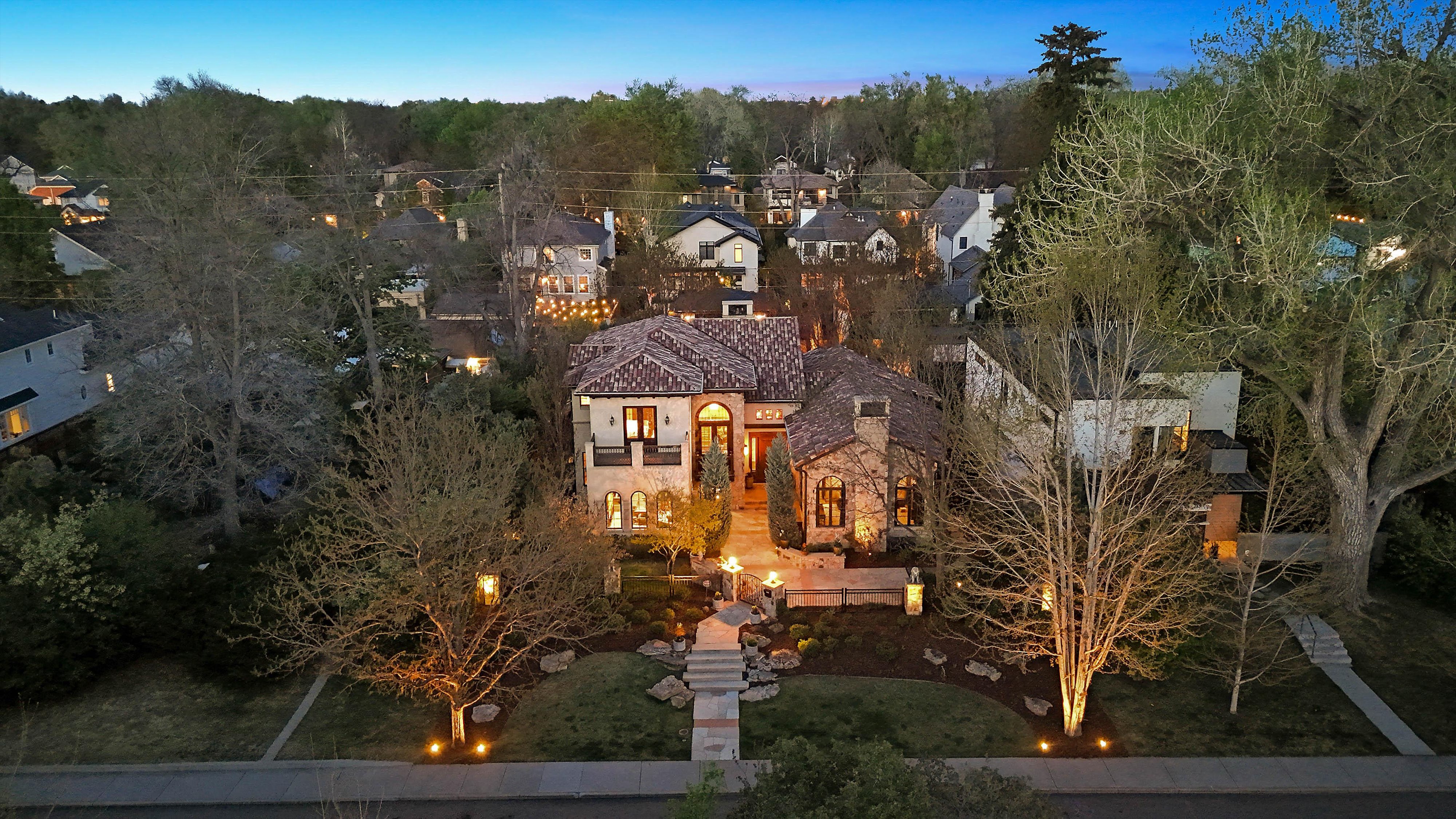  Rare Spanish Colonial Revival Home in One of Observatory Park - 物件實景