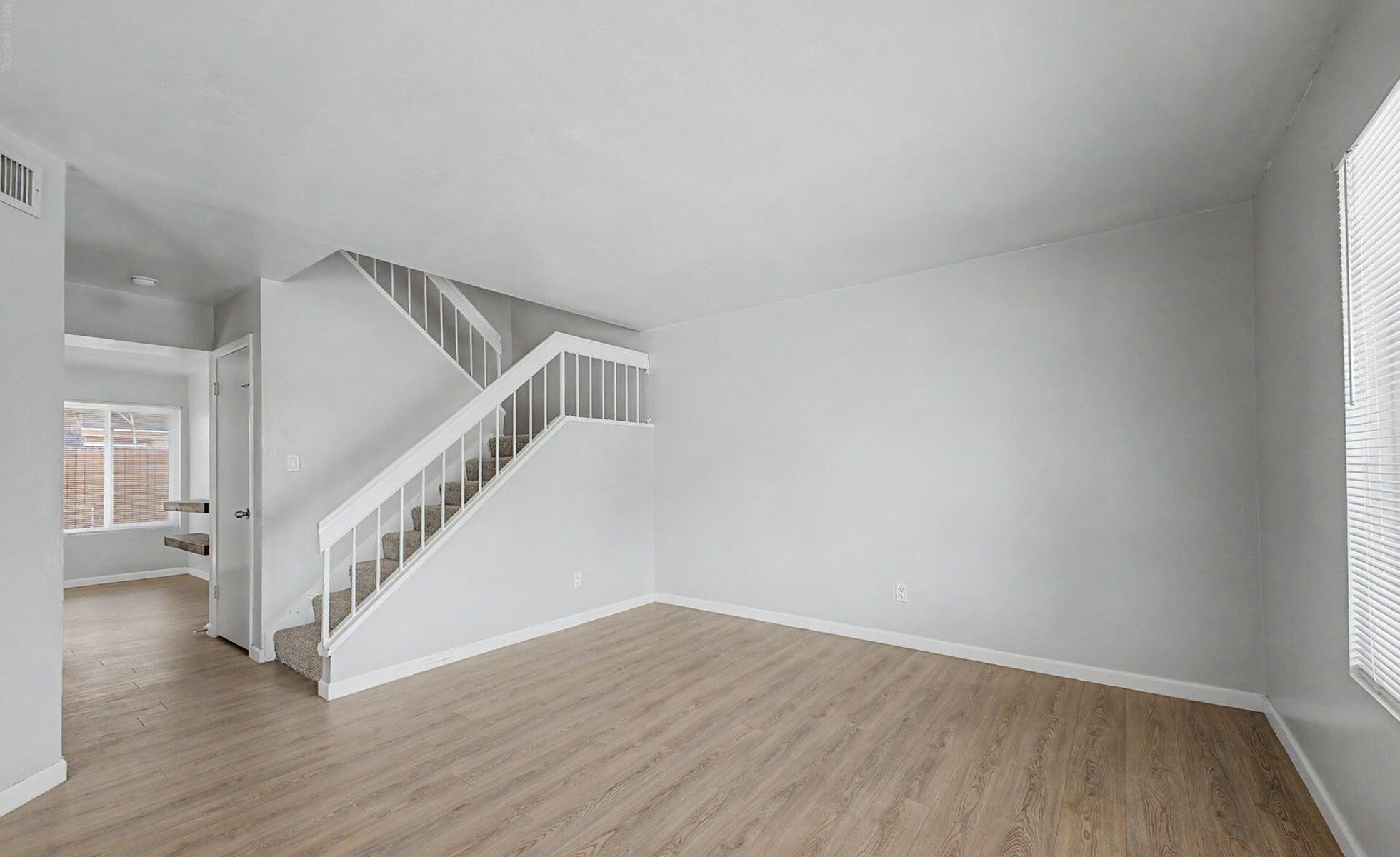  2455 E Broadway Road  Mesa, AZ - 物件實景