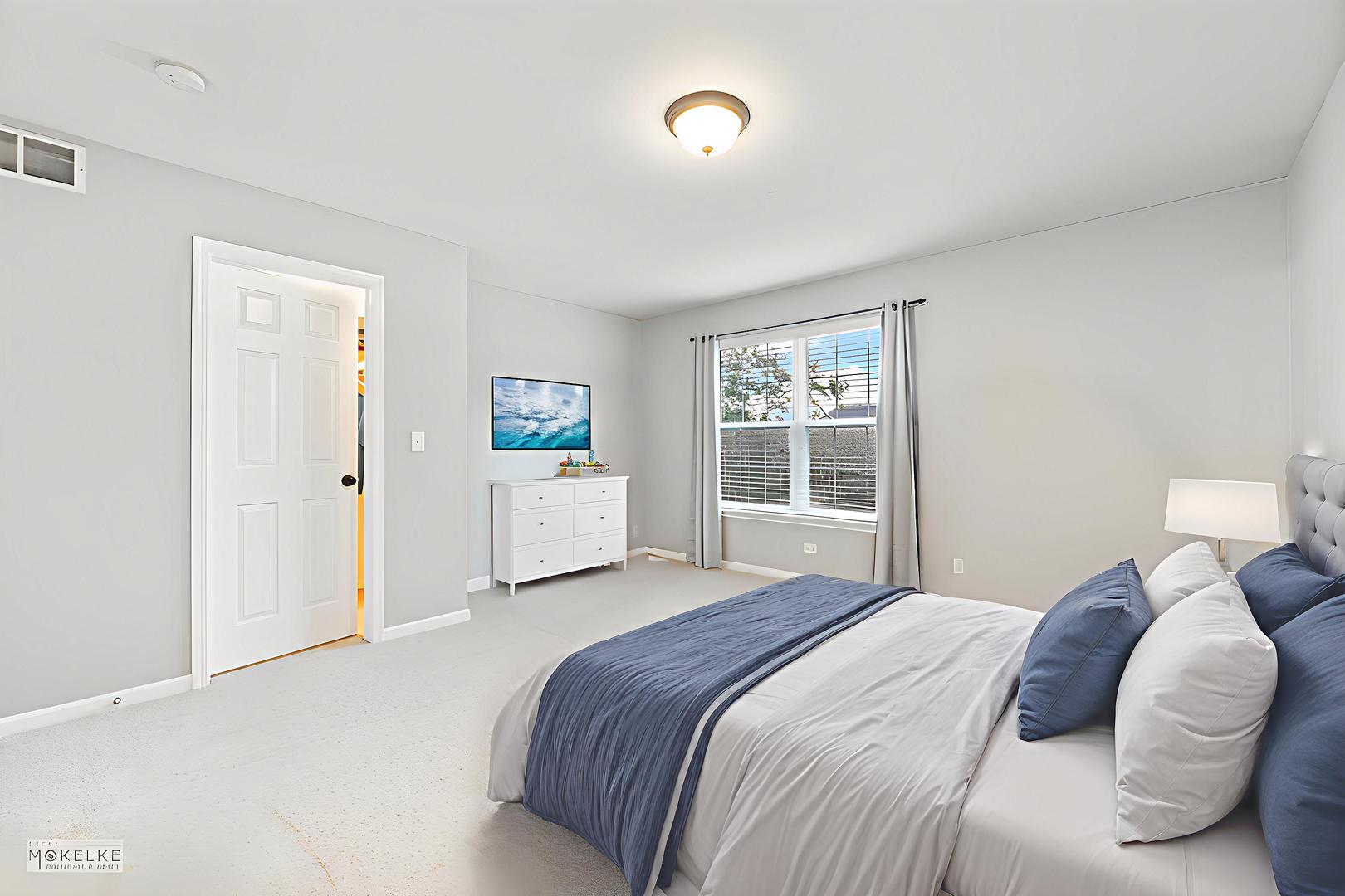 Oswego, Illinois, 60543, United States, 5 Bedrooms Bedrooms, ,3 BathroomsBathrooms,Residential,For Sale,1955340