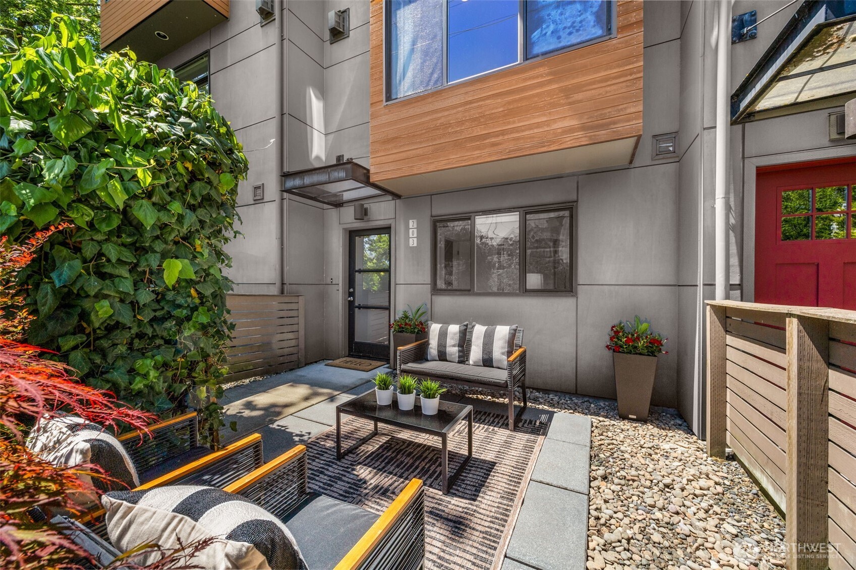 Seattle, Washington, 98112, United States, 3 Bedrooms Bedrooms, ,2 BathroomsBathrooms,Residential,For Sale,1850113