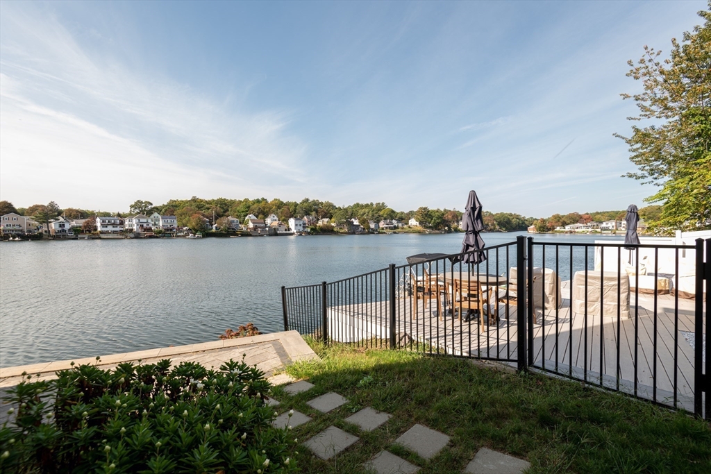 Lynn, Massachusetts, 01904, United States, 2 Bedrooms Bedrooms, ,4 BathroomsBathrooms,Residential,For Sale,1978027