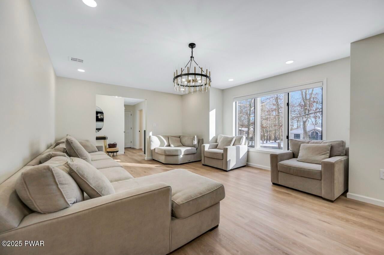 Lords Valley, Pennsylvania, 18428, United States, 6 Bedrooms Bedrooms, ,3 BathroomsBathrooms,Residential,For Sale,2001480