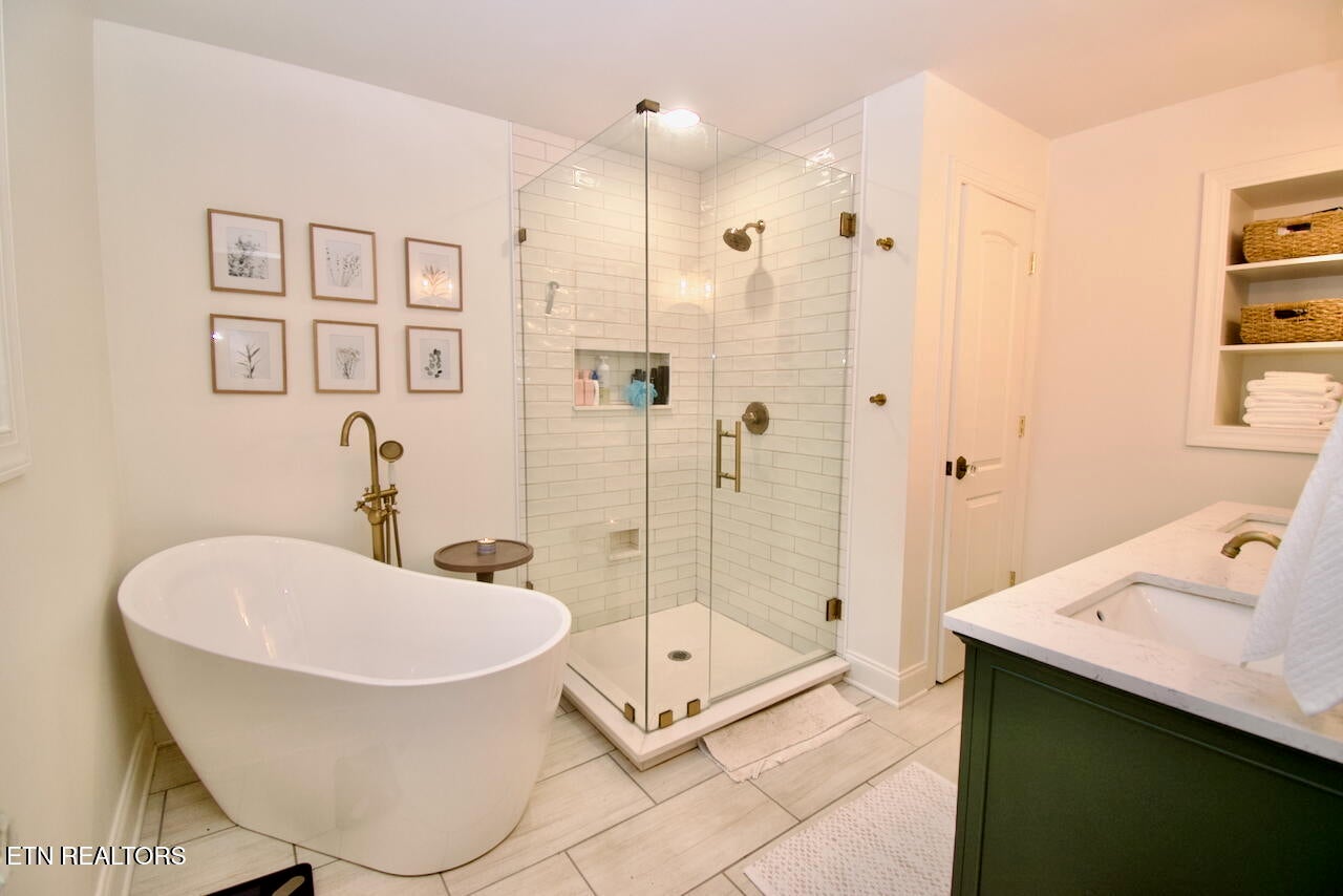 Maryville, Tennessee, 37803, United States, 4 Bedrooms Bedrooms, ,3 BathroomsBathrooms,Residential,For Sale,1989272