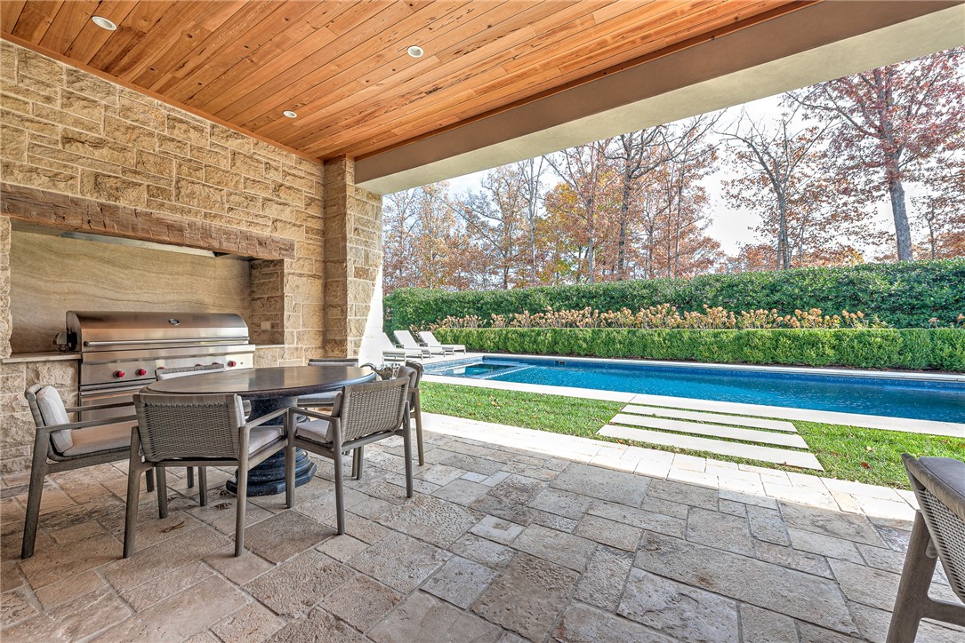 Fayetteville, Arkansas, 72704, United States, 4 Bedrooms Bedrooms, ,5 BathroomsBathrooms,Residential,For Sale,1993299