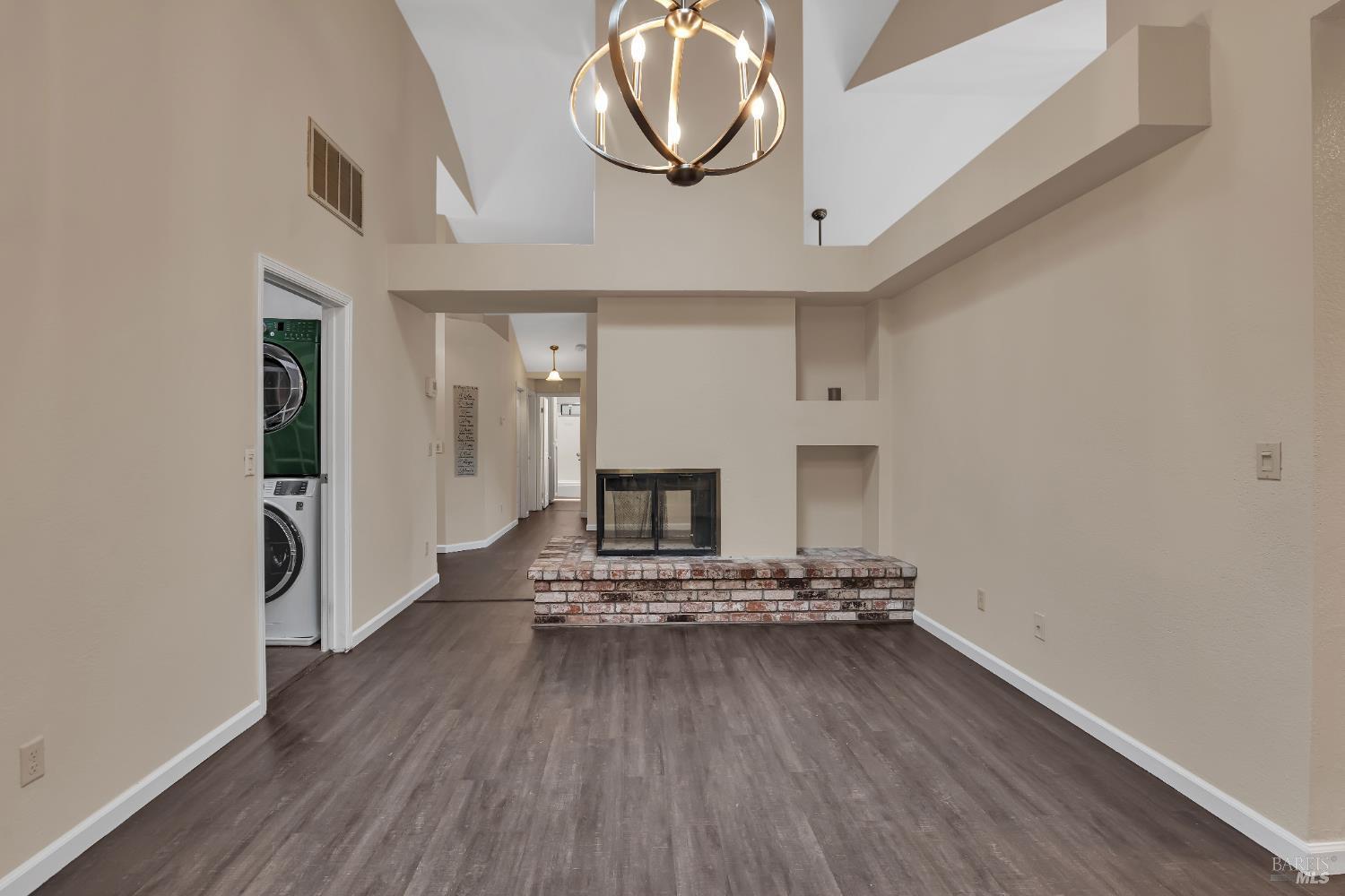 Vallejo, California, 94591, United States, 3 Bedrooms Bedrooms, ,2 BathroomsBathrooms,Residential,For Sale,2006262