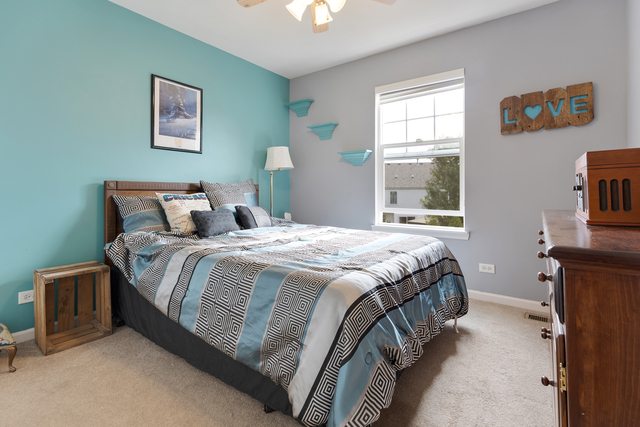 Huntley, Illinois, 60142, United States, 5 Bedrooms Bedrooms, ,3 BathroomsBathrooms,Residential,For Sale,1982974