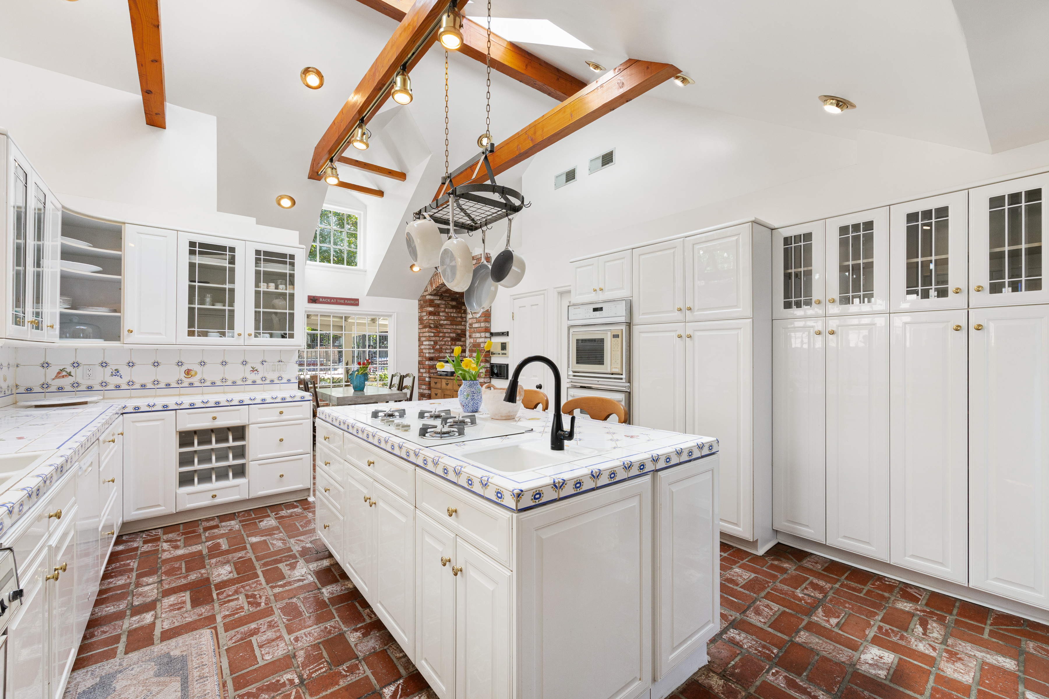  4650 Encino Avenue - 物件實景