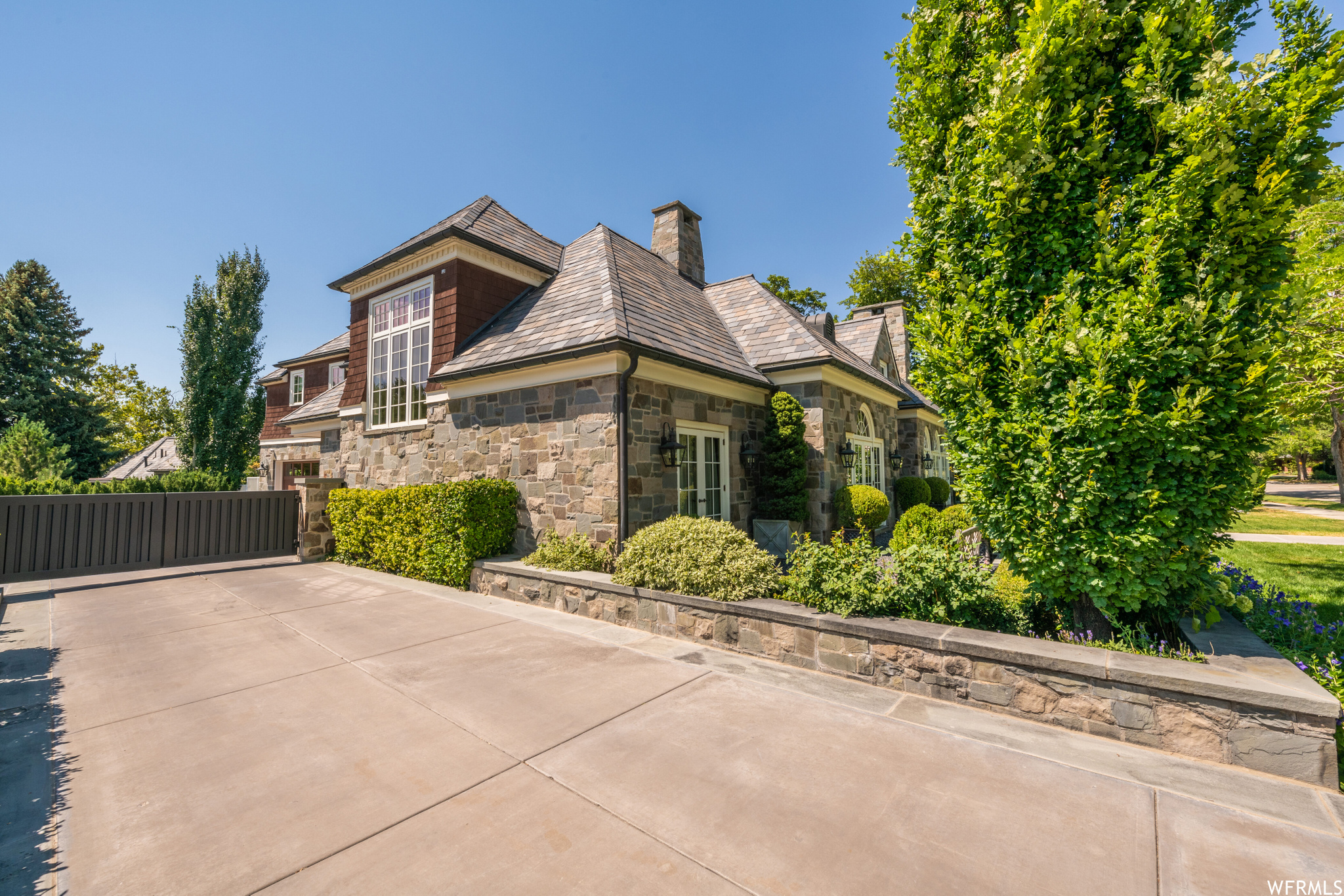 2304 S Oneida St, Salt Lake City, Utah, 84109, United States, 7 Bedrooms Bedrooms, ,6 BathroomsBathrooms,Residential,For Sale,2304 S Oneida St,1664070