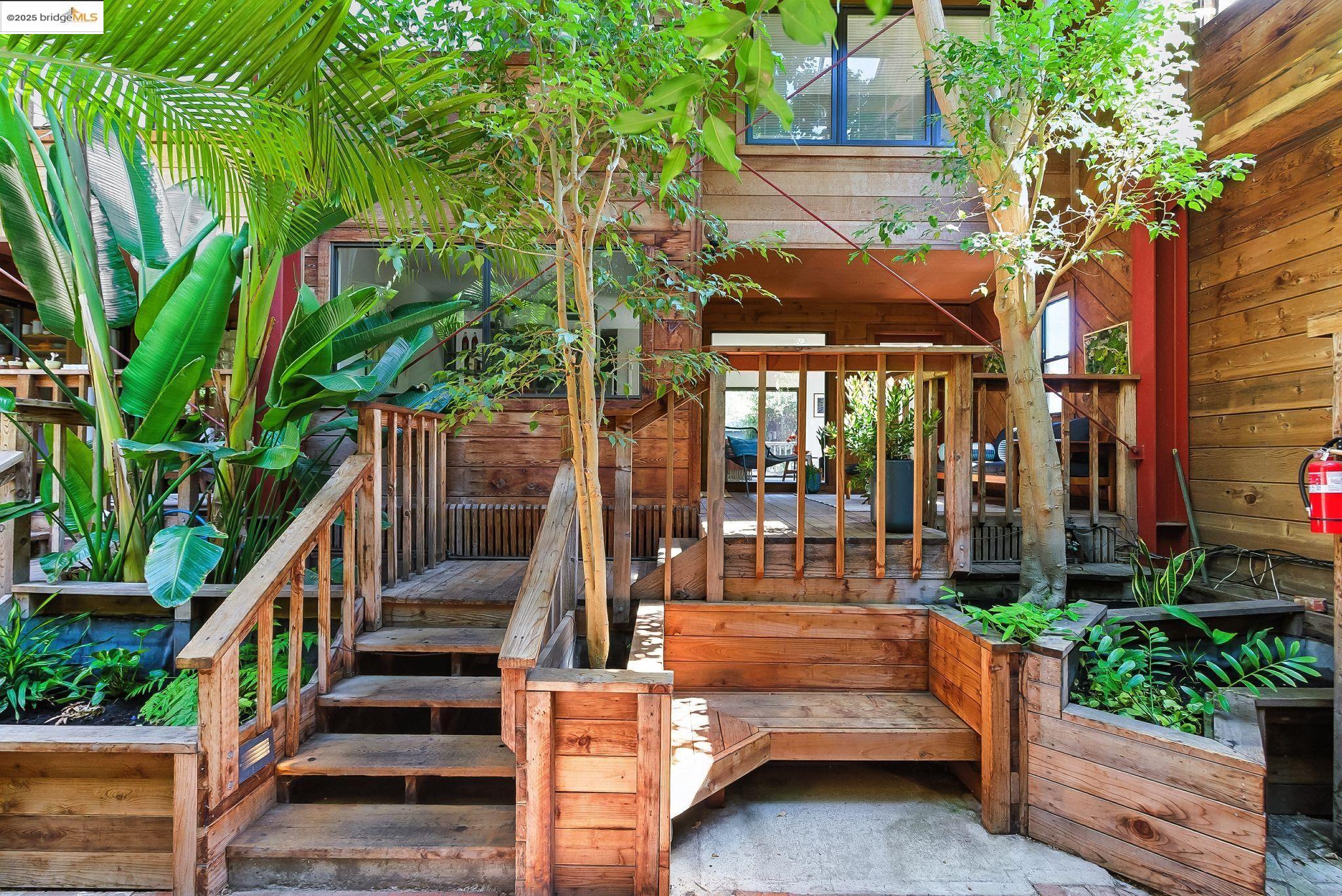 Oakland, California, 94618, United States, 2 Bedrooms Bedrooms, ,1 BathroomBathrooms,Residential,For Sale,1925064