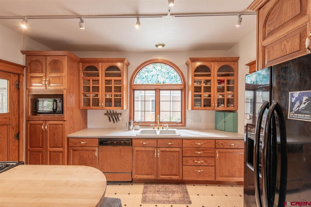 Montrose, Colorado, 81401, United States, 4 Bedrooms Bedrooms, ,2 BathroomsBathrooms,Residential,For Sale,1997737