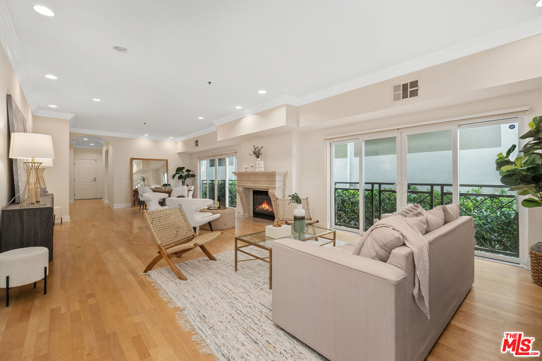 Los Angeles, California, 90049, United States, 3 Bedrooms Bedrooms, ,3 BathroomsBathrooms,Residential,For Sale,1876158