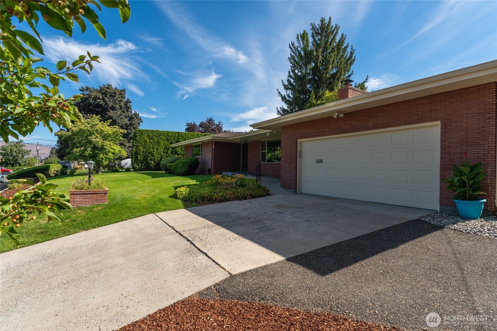 East Wenatchee, Washington, 98802, United States, 3 Bedrooms Bedrooms, ,Residential,For Sale,1908780