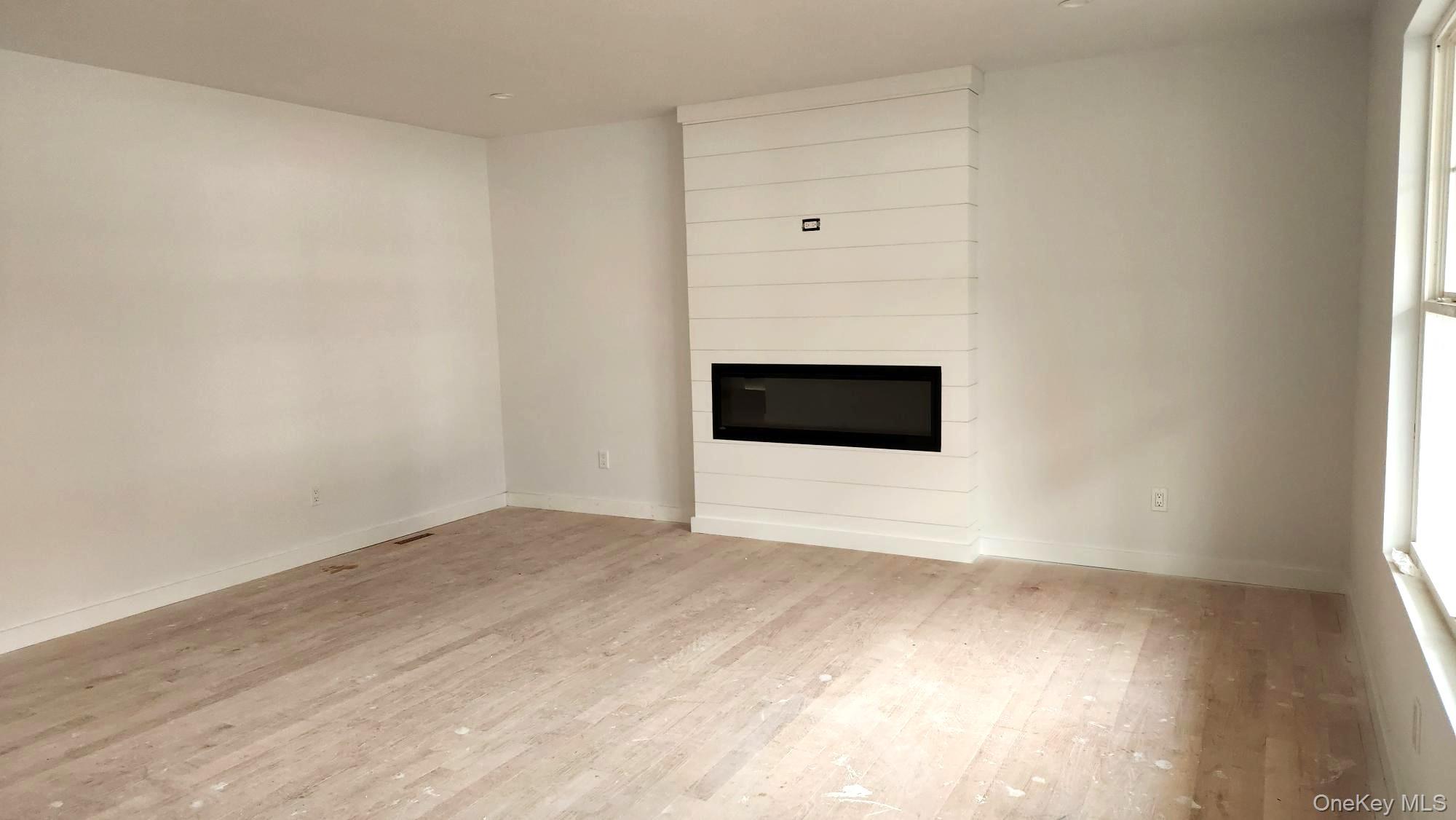 Shirley, New York, 11967, United States, 4 Bedrooms Bedrooms, ,3 BathroomsBathrooms,Residential,For Sale,1992019