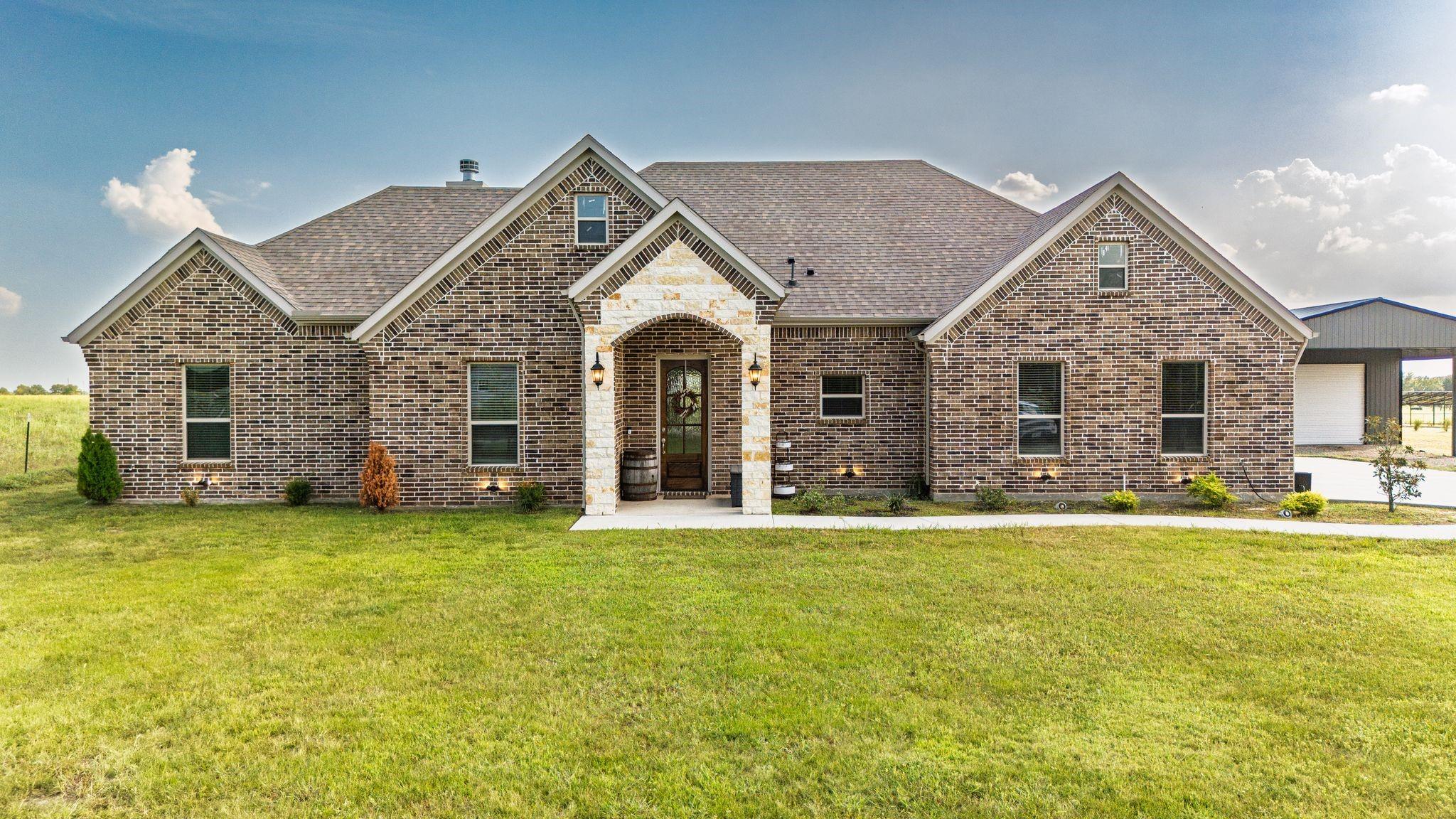 Leonard, Texas, 75452, United States, 4 Bedrooms Bedrooms, ,3 BathroomsBathrooms,Residential,For Sale,1980079