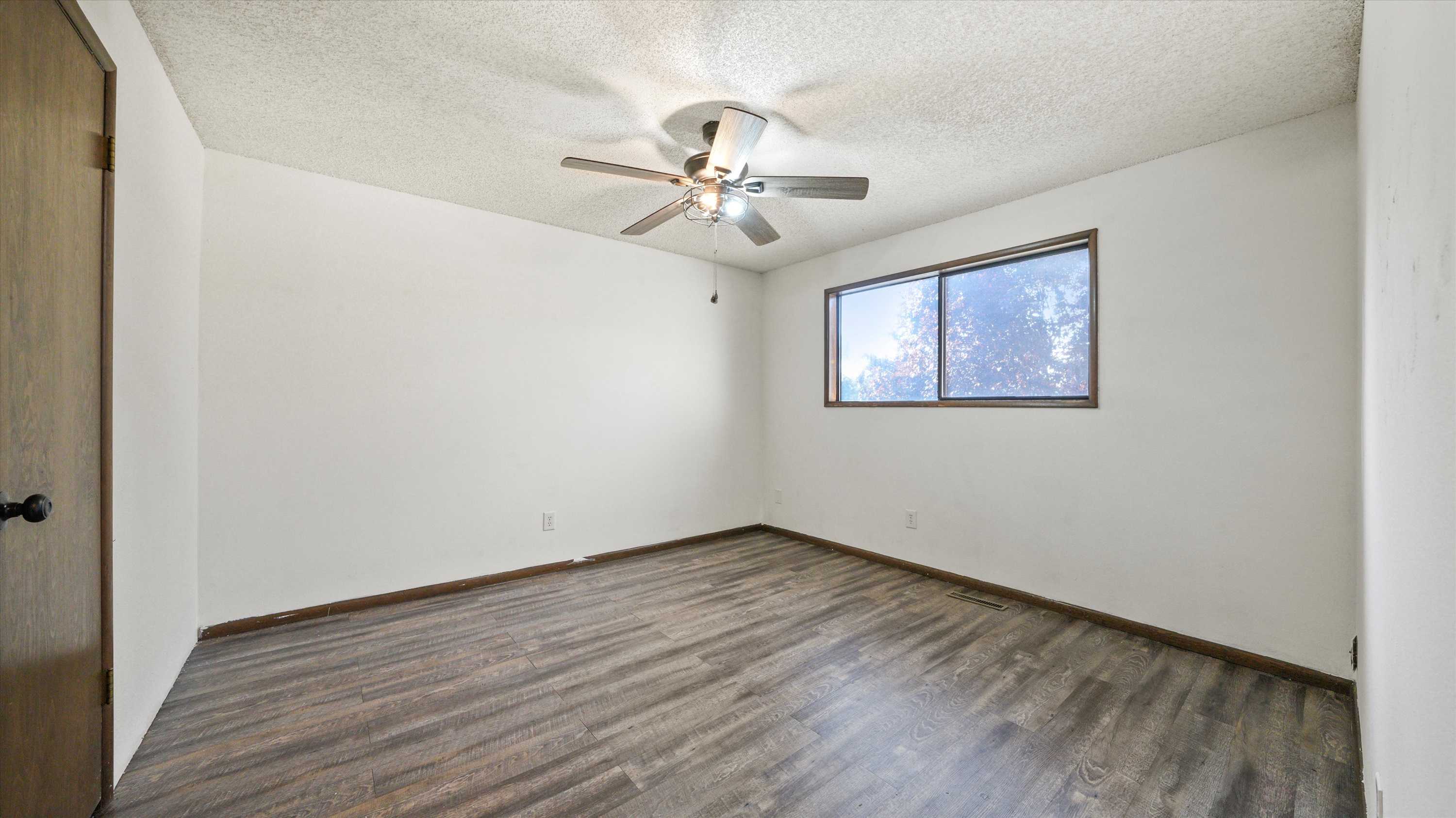  Updated and move in ready - 物件實景