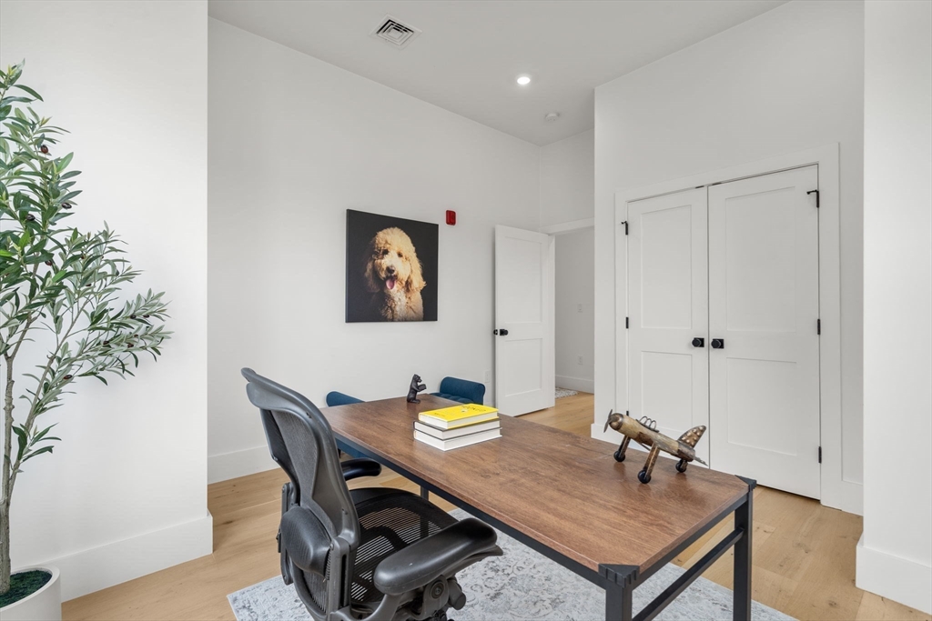 Somerville, Massachusetts, 02145, United States, 5 Bedrooms Bedrooms, ,5 BathroomsBathrooms,Residential,For Sale,1849882