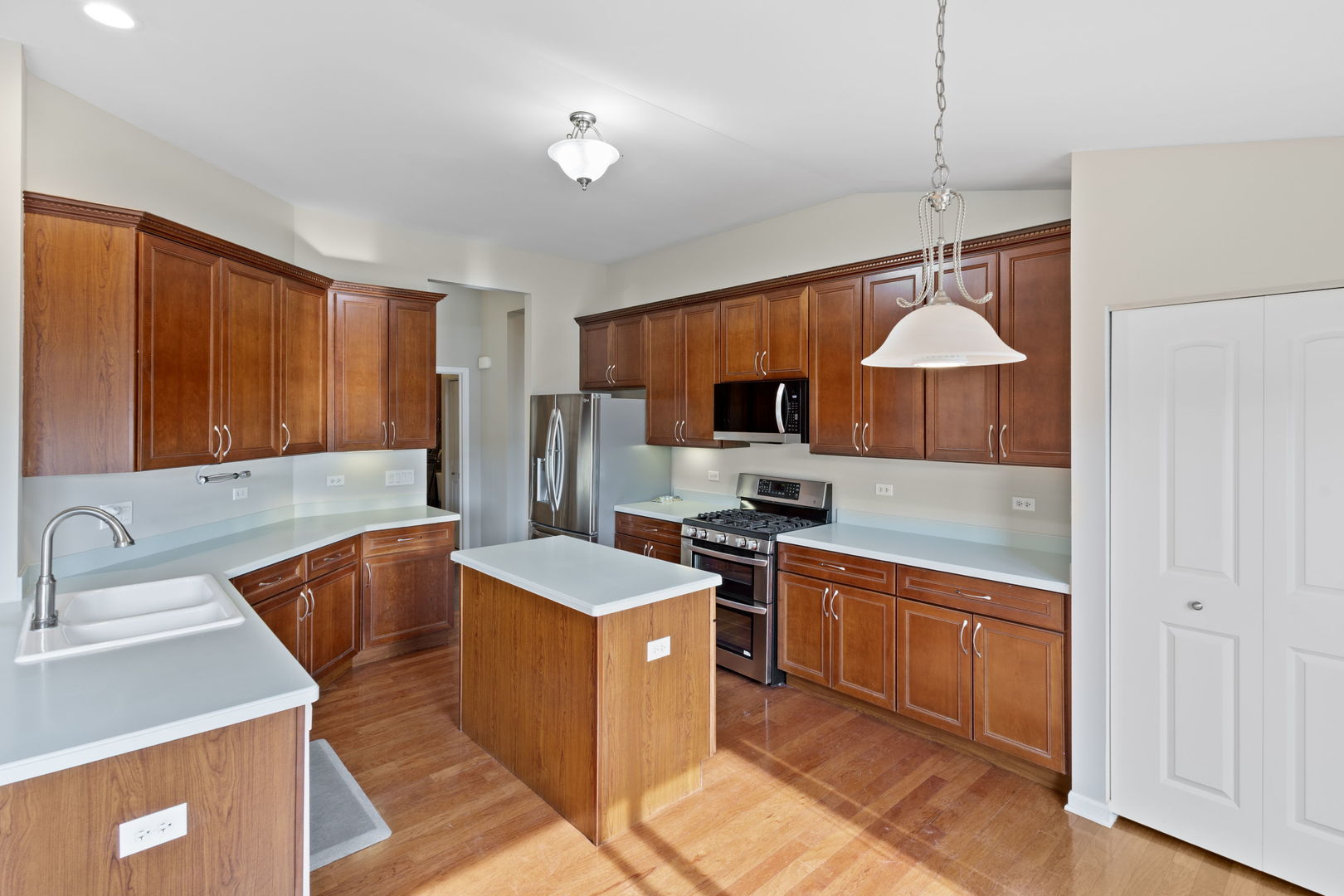 Sugar Grove, Illinois, 60554, United States, 5 Bedrooms Bedrooms, ,4 BathroomsBathrooms,Residential,For Sale,1955061