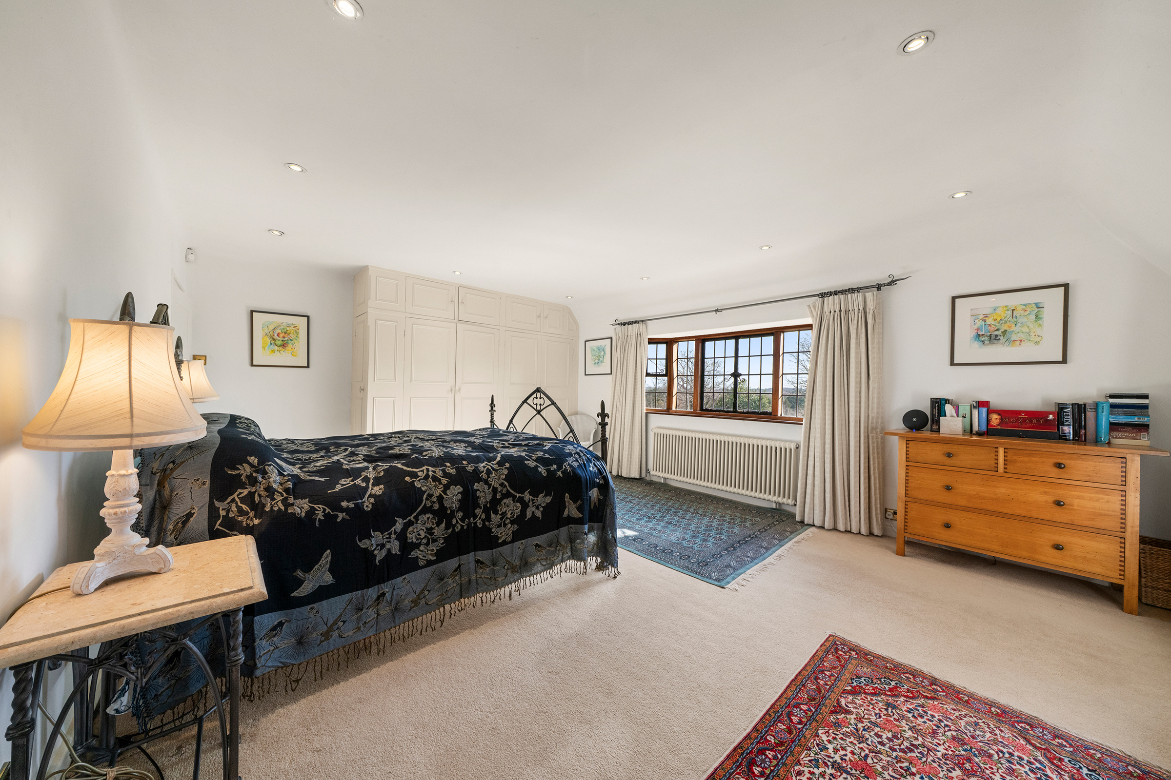  A Handsome House on One of Esher’s Most Coveted Private Roads - 物件實景