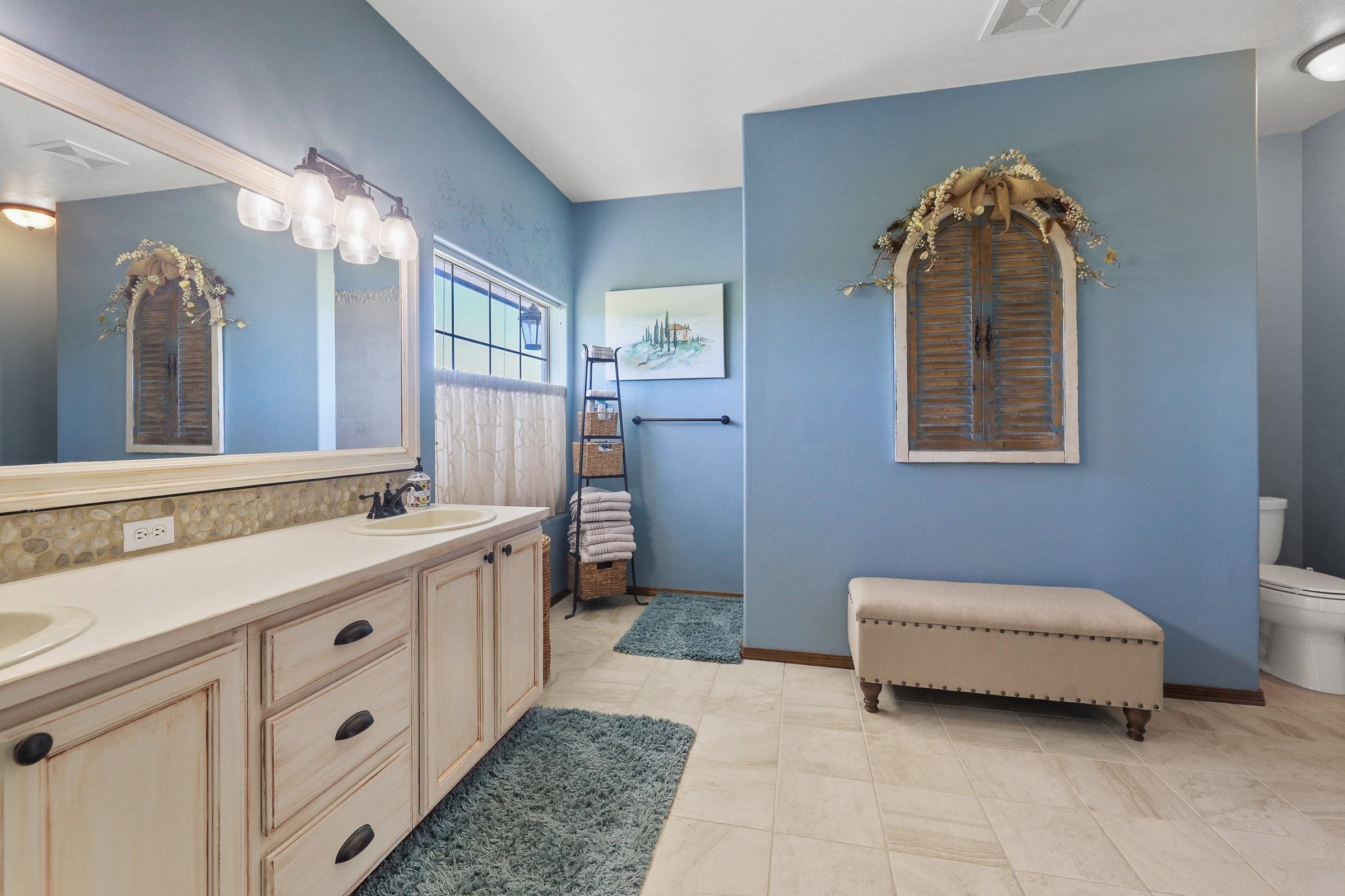 Mead, Washington, 99021, United States, 5 Bedrooms Bedrooms, ,5 BathroomsBathrooms,Residential,For Sale,1838740