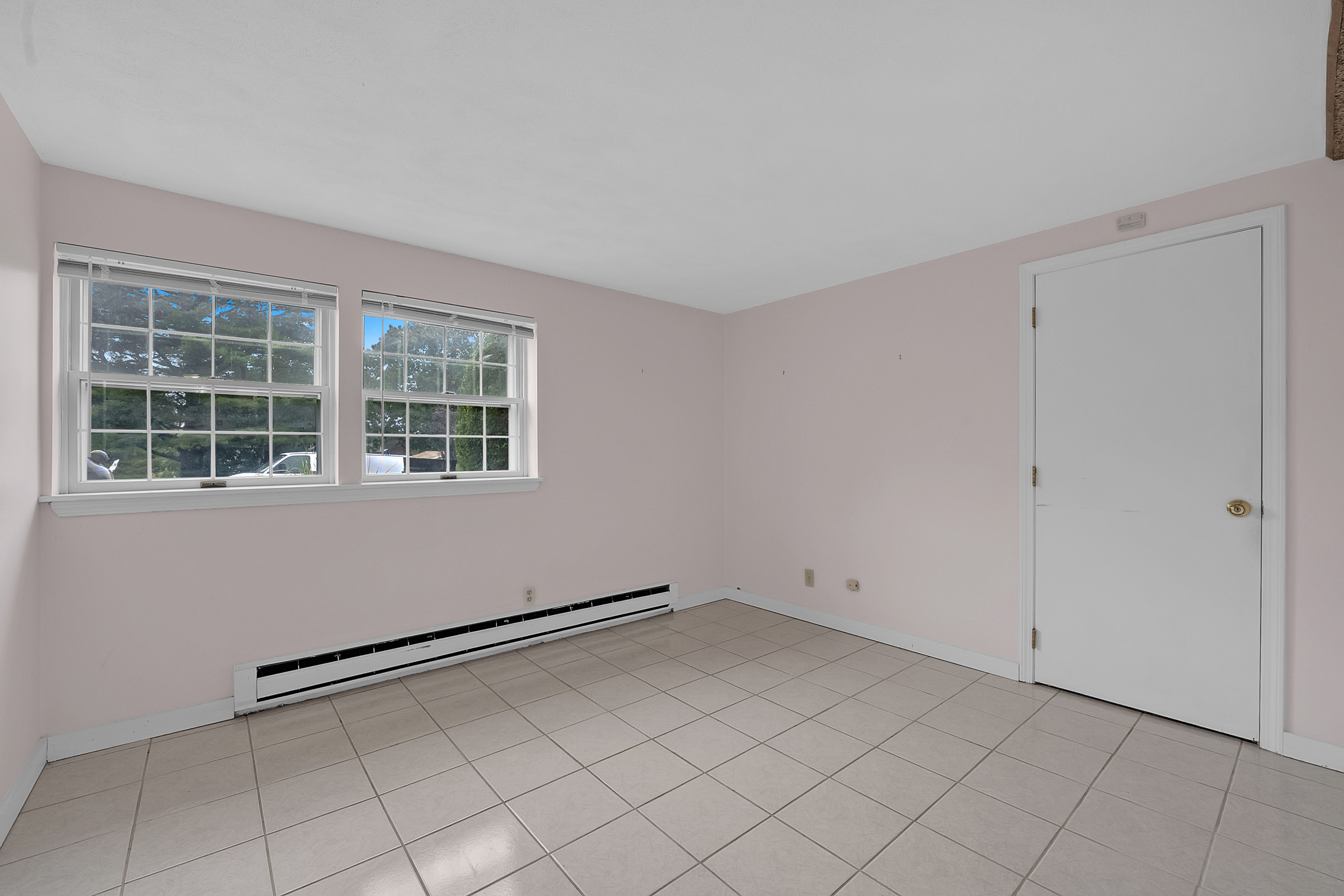 Wakefield, Massachusetts, 01880, United States, 4 Bedrooms Bedrooms, ,3 BathroomsBathrooms,Residential,For Sale,1978637