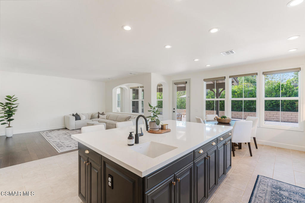 Simi Valley, California, 93065, United States, 4 Bedrooms Bedrooms, ,4 BathroomsBathrooms,Residential,For Sale,2007456