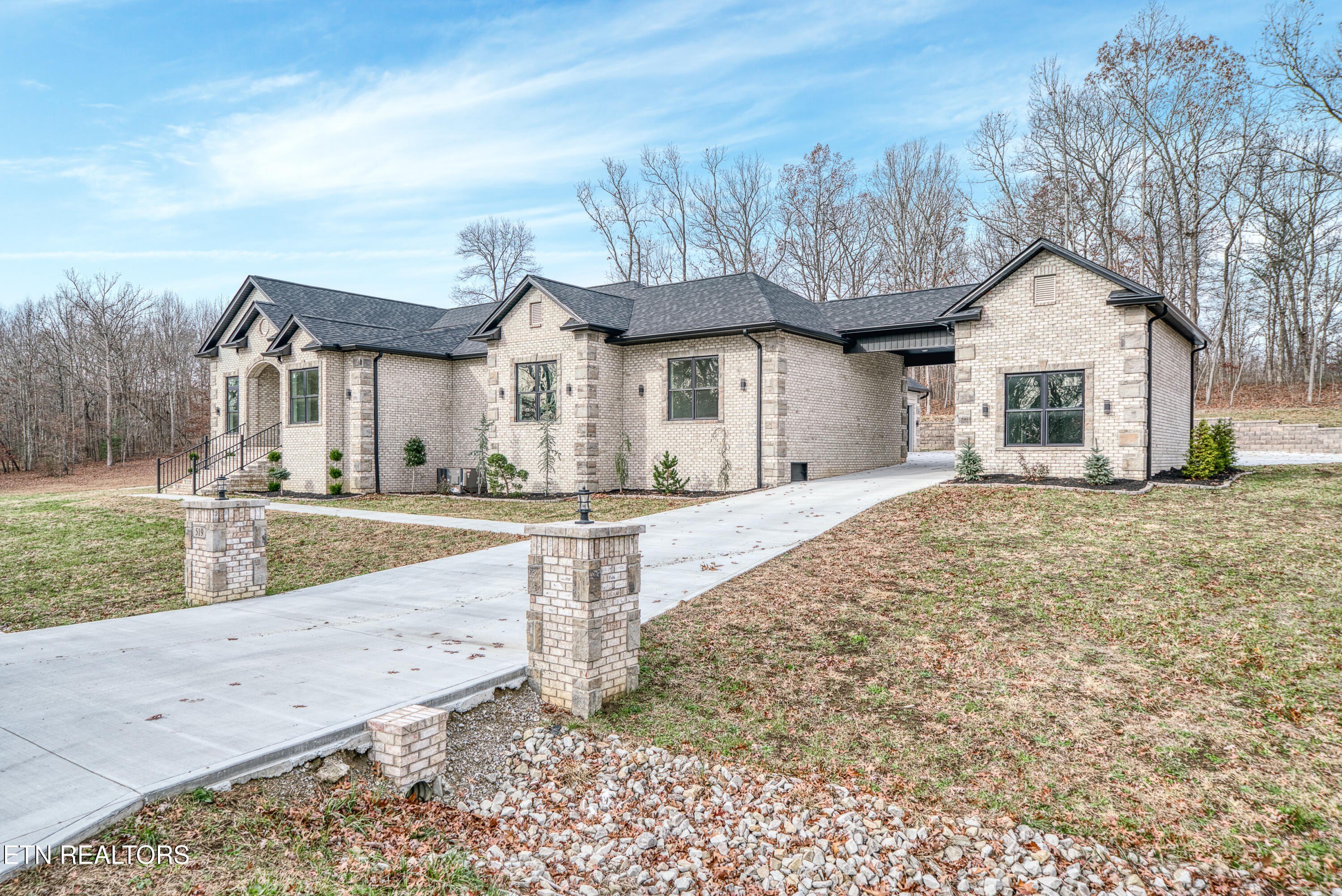 Crossville, Tennessee, 38555, United States, 4 Bedrooms Bedrooms, ,5 BathroomsBathrooms,Residential,For Sale,1977925