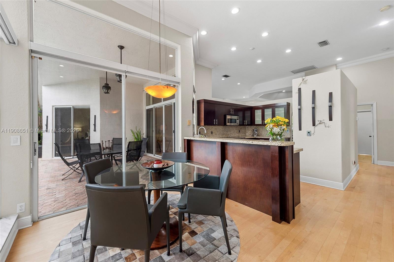 Weston, Florida, 33332, United States, 5 Bedrooms Bedrooms, ,4 BathroomsBathrooms,Residential,For Sale,1987743