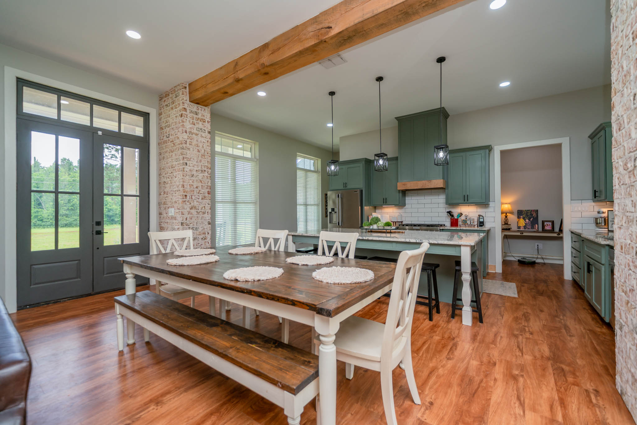 Jacksonville, Texas, 75766, United States, 4 Bedrooms Bedrooms, ,3 BathroomsBathrooms,Residential,For Sale,1978042