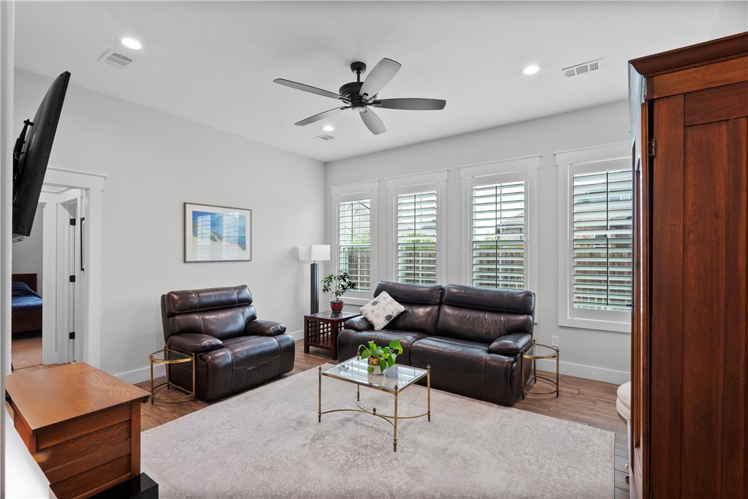 College Station, Texas, 77845, United States, 4 Bedrooms Bedrooms, ,4 BathroomsBathrooms,Residential,For Sale,1862401