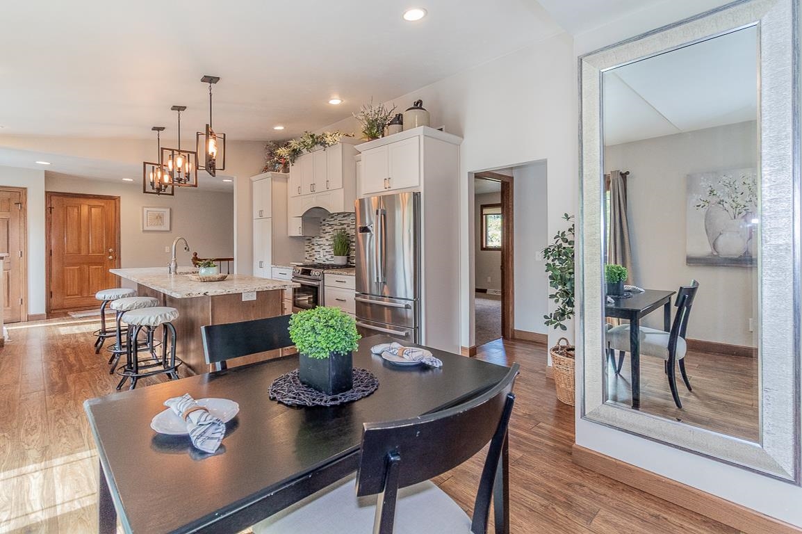 New London, Wisconsin, 54961-8021, United States, 4 Bedrooms Bedrooms, ,2 BathroomsBathrooms,Residential,For Sale,1984435