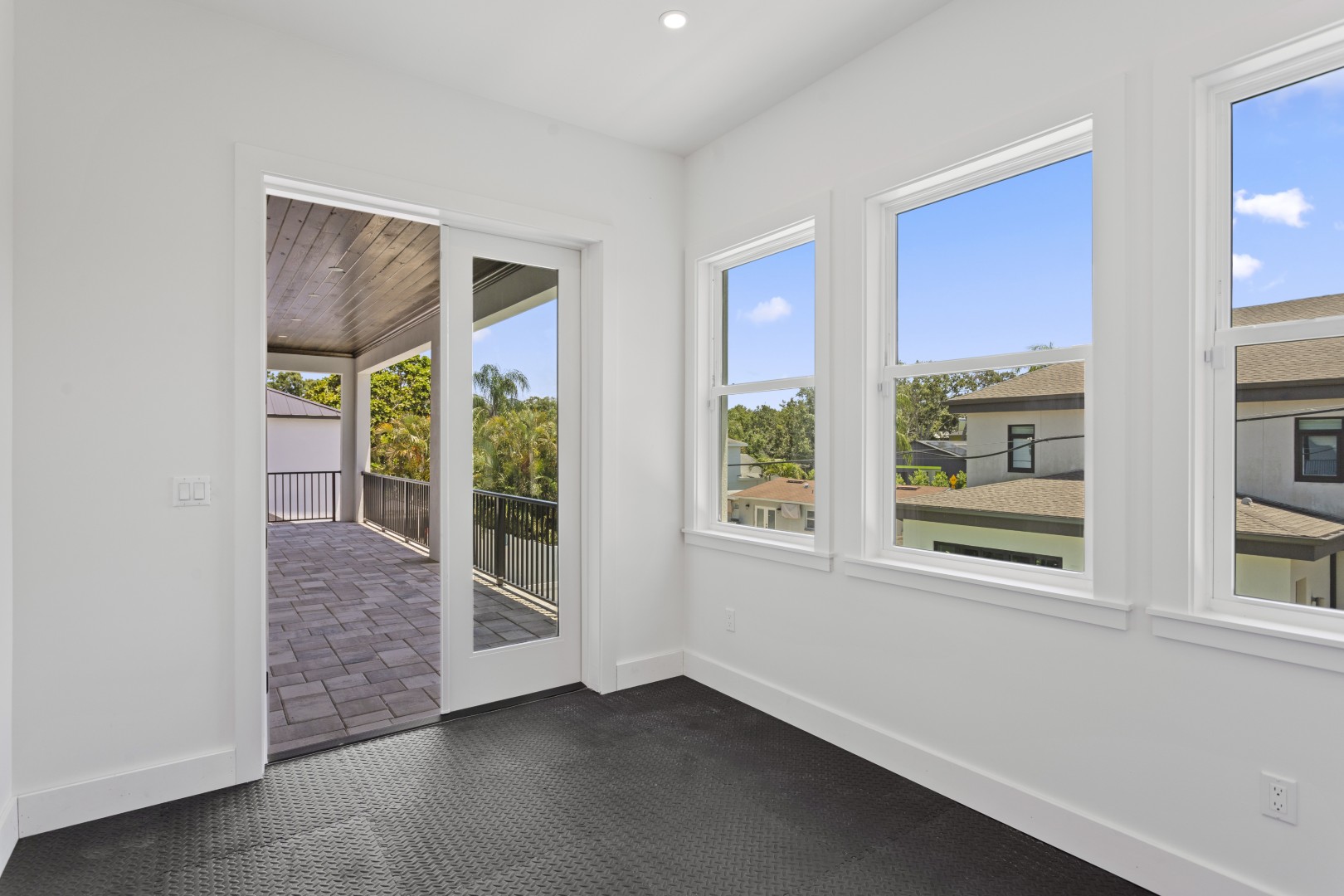 Tampa, Florida, 33611, United States, 6 Bedrooms Bedrooms, ,6 BathroomsBathrooms,Residential,For Sale,1981634