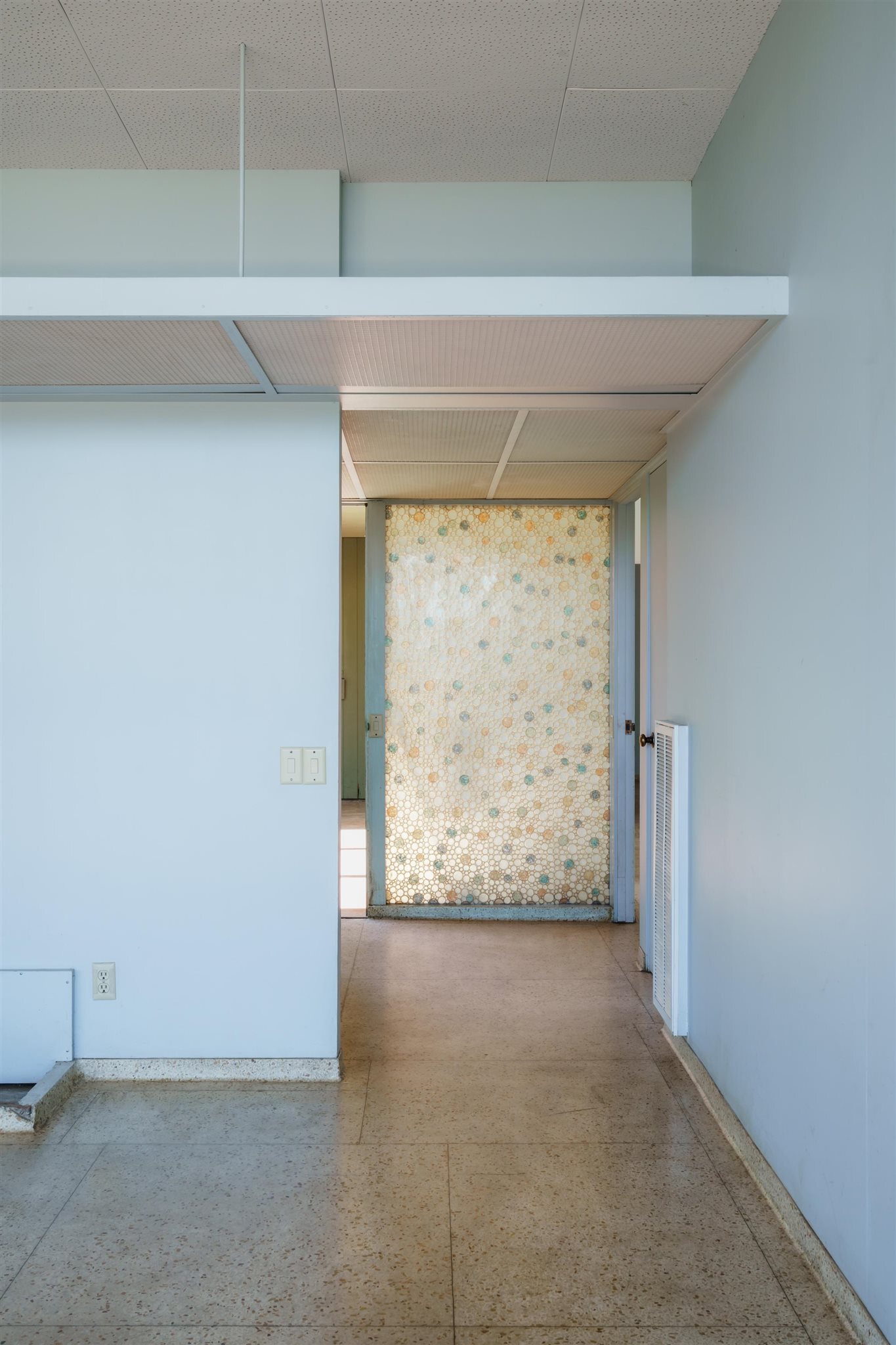  2885 Edgewick Road - 物件實景