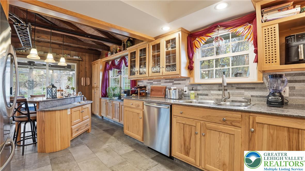 Allentown City, Pennsylvania, 18103, United States, 3 Bedrooms Bedrooms, ,2 BathroomsBathrooms,Residential,For Sale,1993437