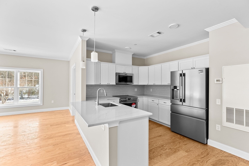 Milton, Massachusetts, 02186, United States, 2 Bedrooms Bedrooms, ,2 BathroomsBathrooms,Residential,For Sale,1907796