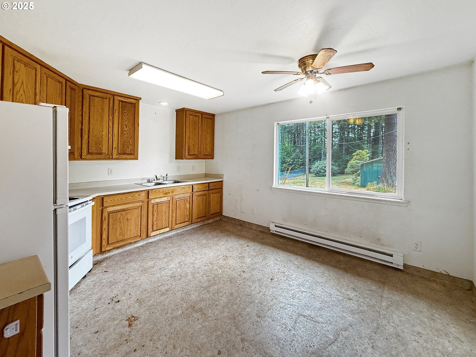 Brookings, Oregon, 97415, United States, ,Residential,For Sale,1983700