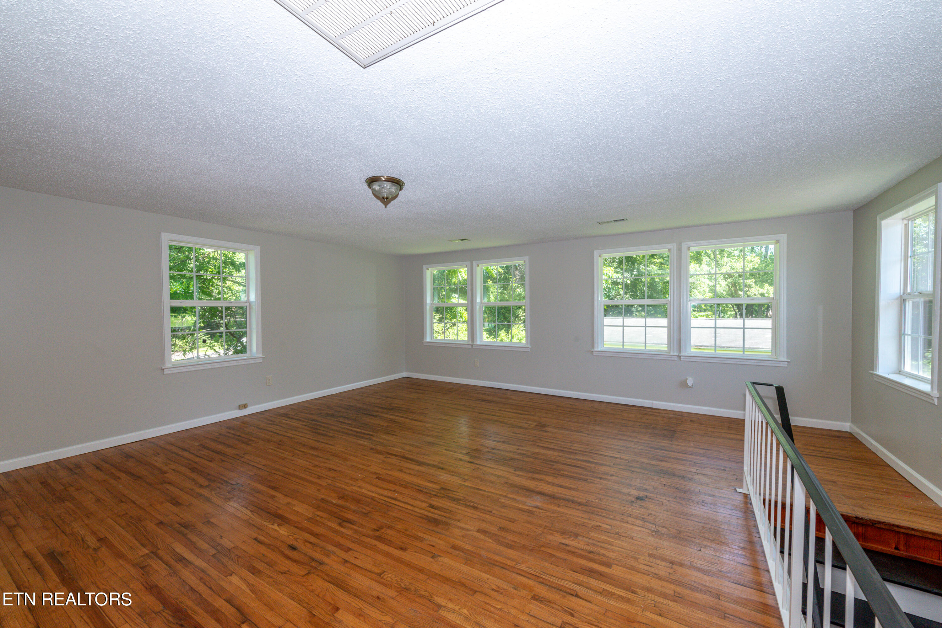 Townsend, Tennessee, 37882, United States, 3 Bedrooms Bedrooms, ,2 BathroomsBathrooms,Residential,For Sale,1984041