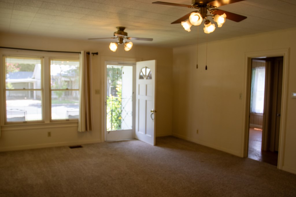 Fredericksburg, Texas, 78624, United States, 3 Bedrooms Bedrooms, ,4 BathroomsBathrooms,Residential,For Sale,1983806