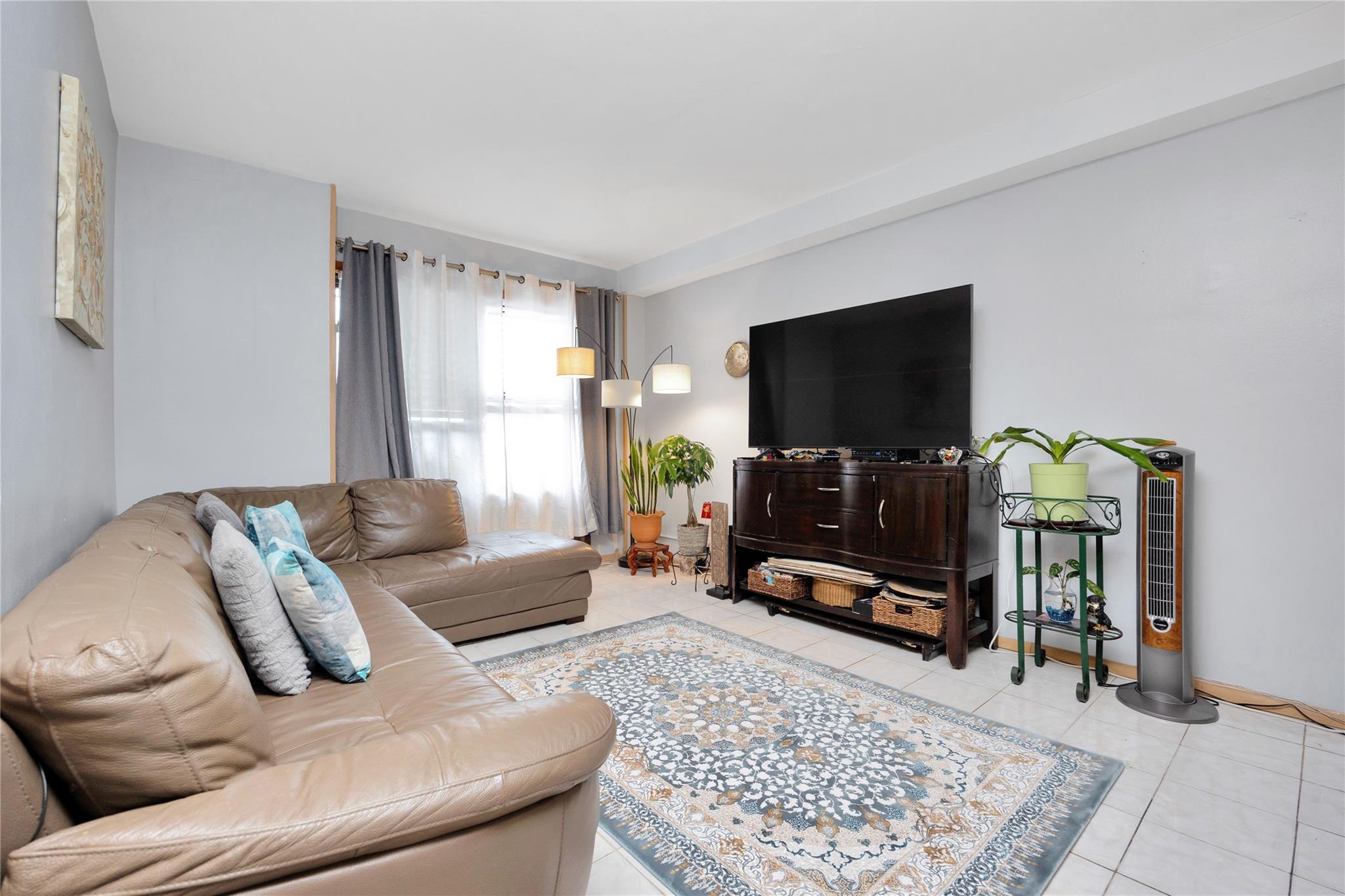 Rego Park, New York, 11374, United States, 3 Bedrooms Bedrooms, ,2 BathroomsBathrooms,Residential,For Sale,1846571