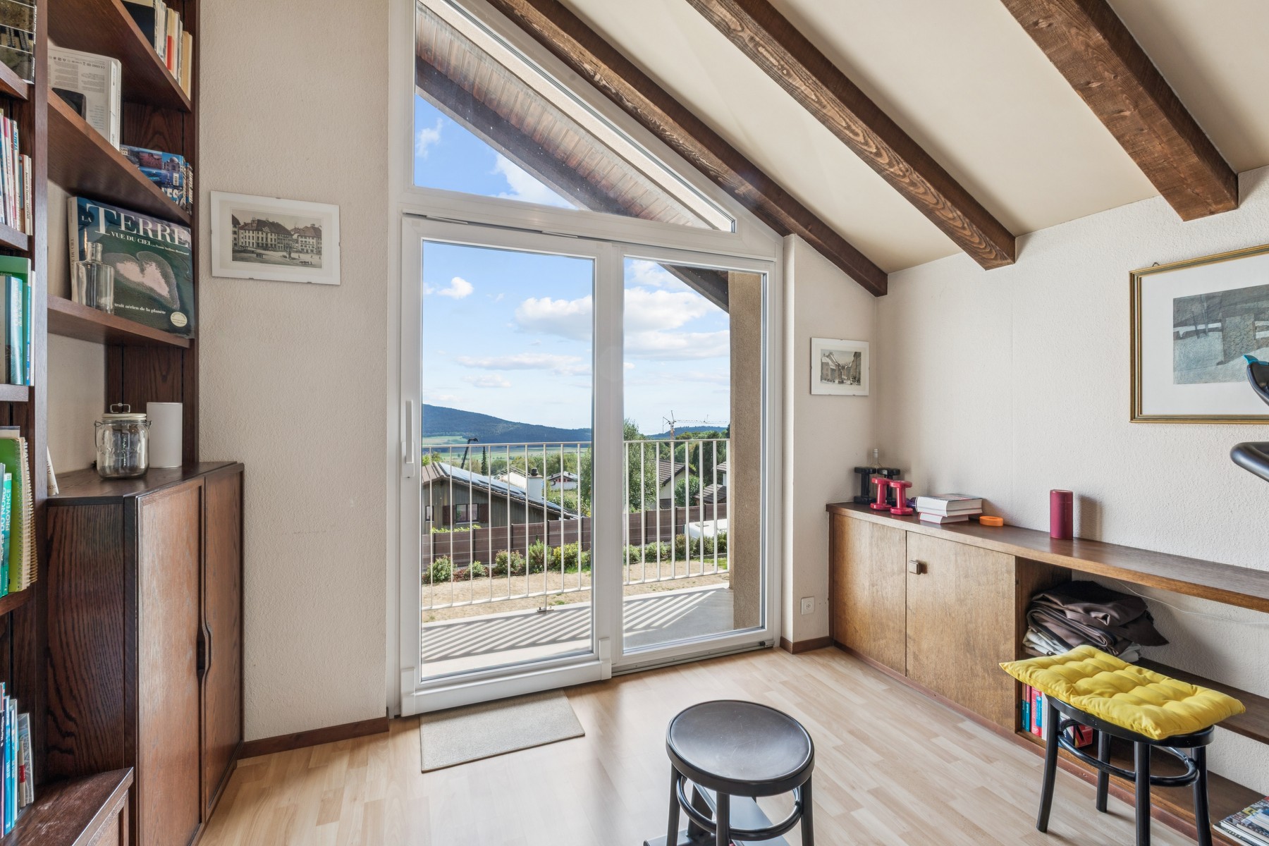  Stunning detached villa with a beautiful garden and 2 enclosed garages - 物件實景