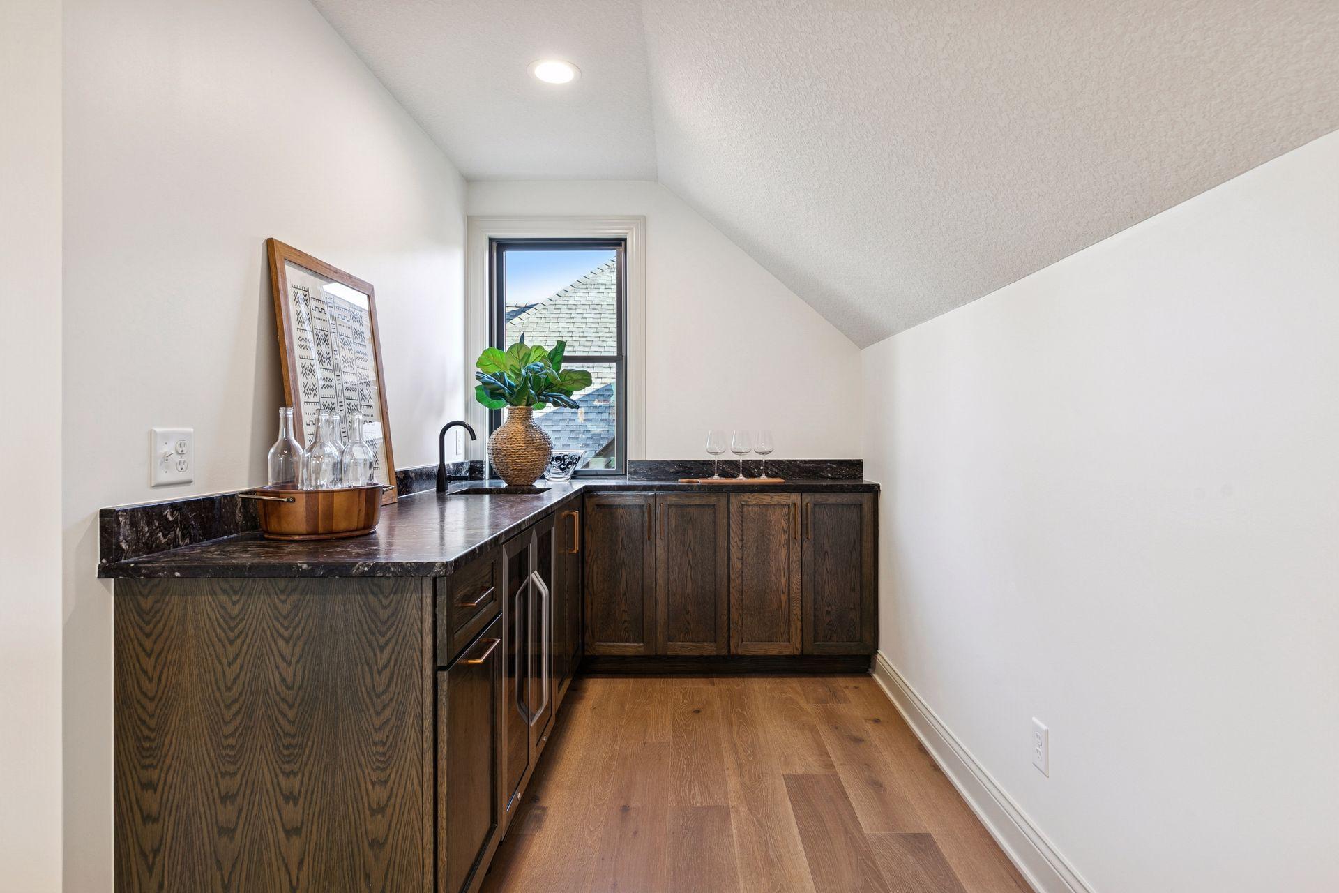 Saint Paul, Minnesota, 55105, United States, 5 Bedrooms Bedrooms, ,4 BathroomsBathrooms,Residential,For Sale,1989282