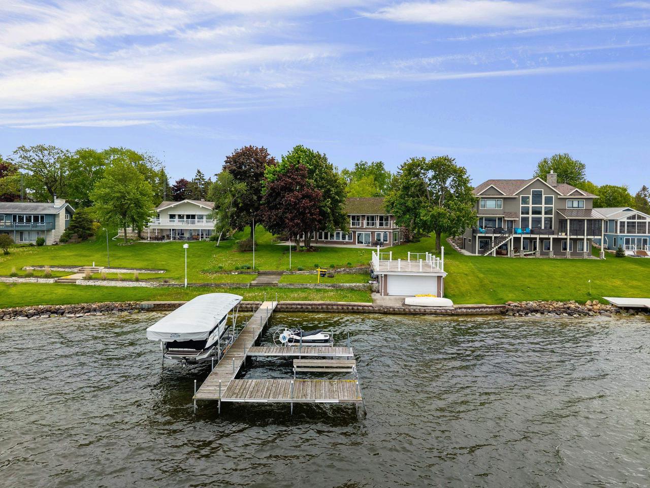 Markesan, Wisconsin, 53946, United States, 5 Bedrooms Bedrooms, ,4 BathroomsBathrooms,Residential,For Sale,2023665