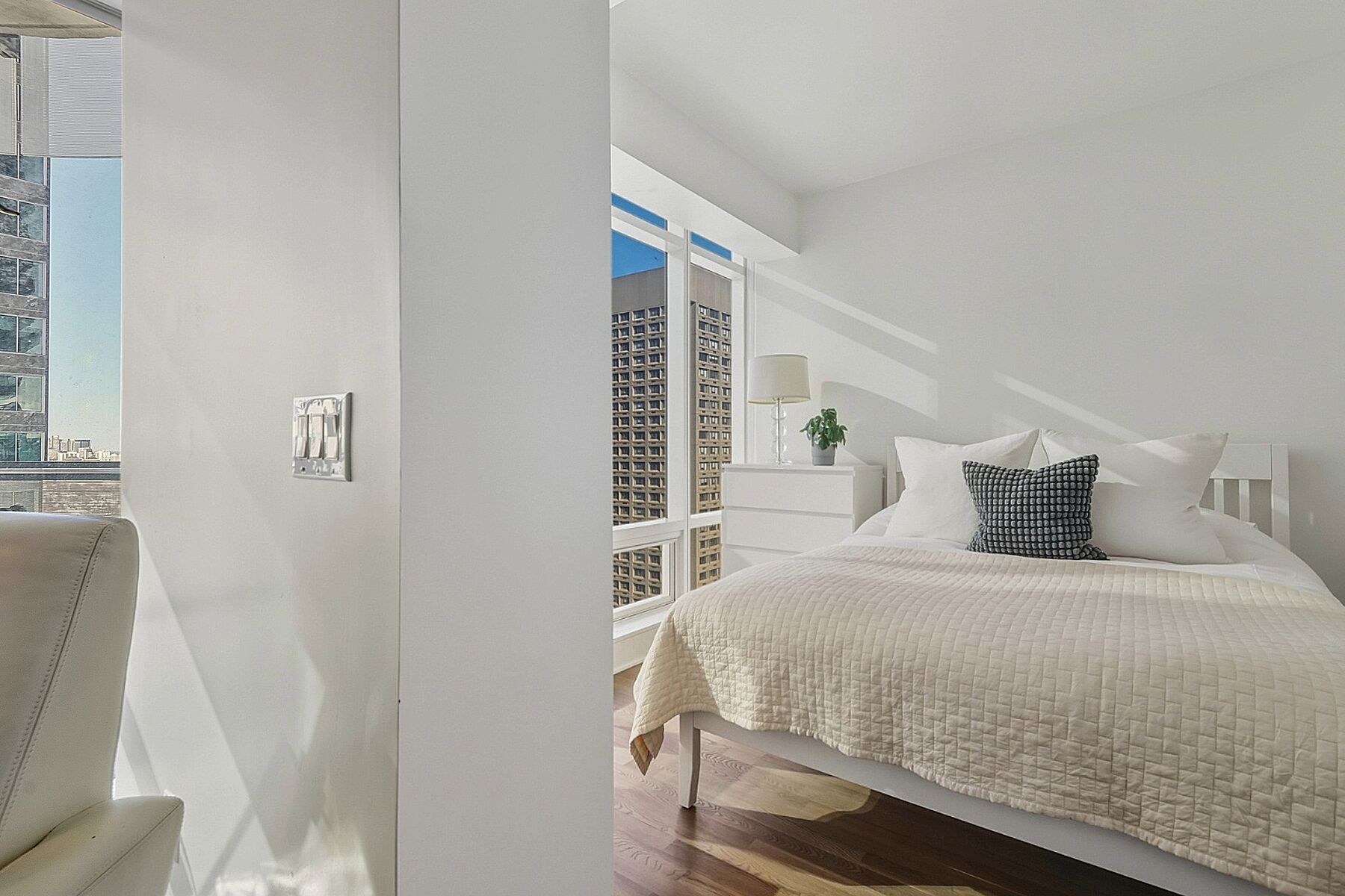  One Bloor - 物件實景