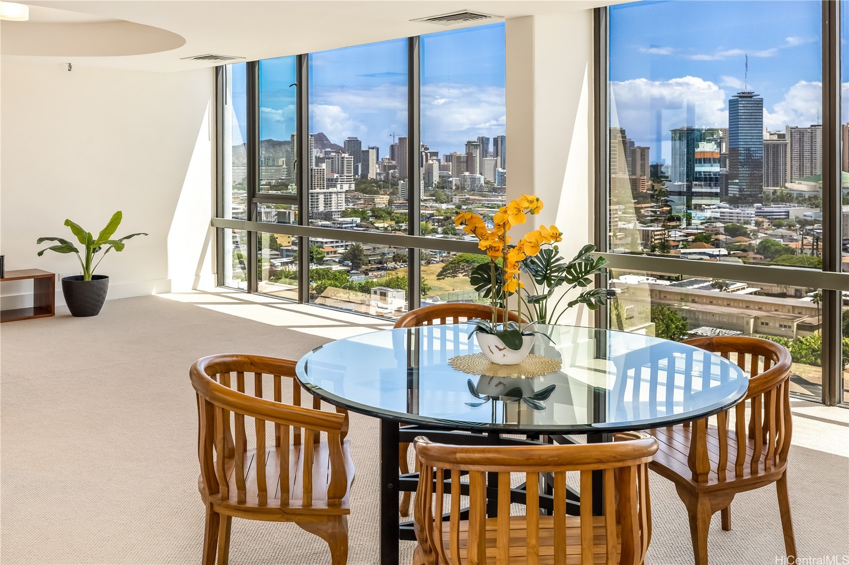 Honolulu, Hawaii, 96826, United States, 3 Bedrooms Bedrooms, ,3 BathroomsBathrooms,Residential,For Sale,1934330