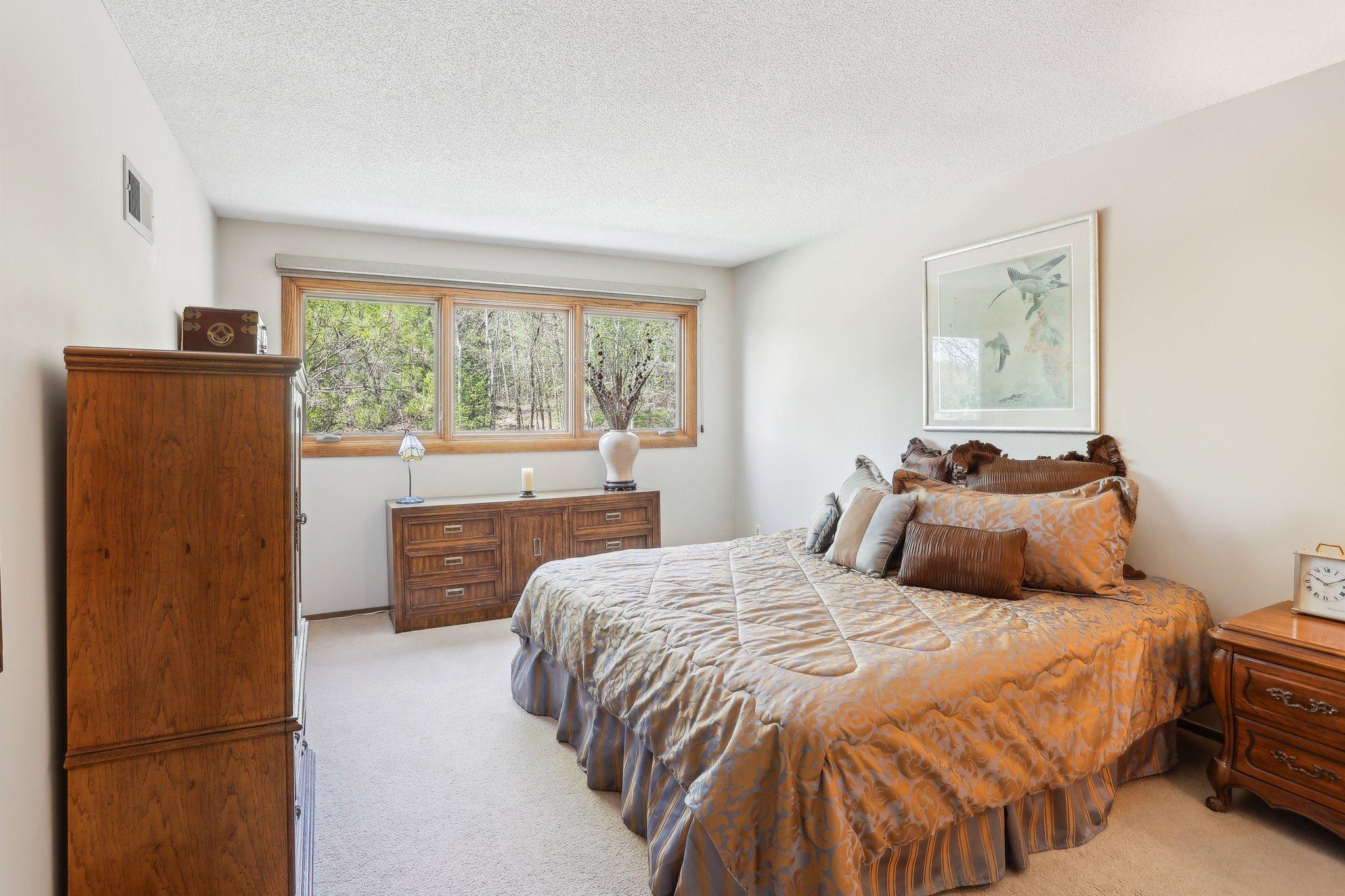 Edina, Minnesota, 55439, United States, 2 Bedrooms Bedrooms, ,3 BathroomsBathrooms,Residential,For Sale,1820089