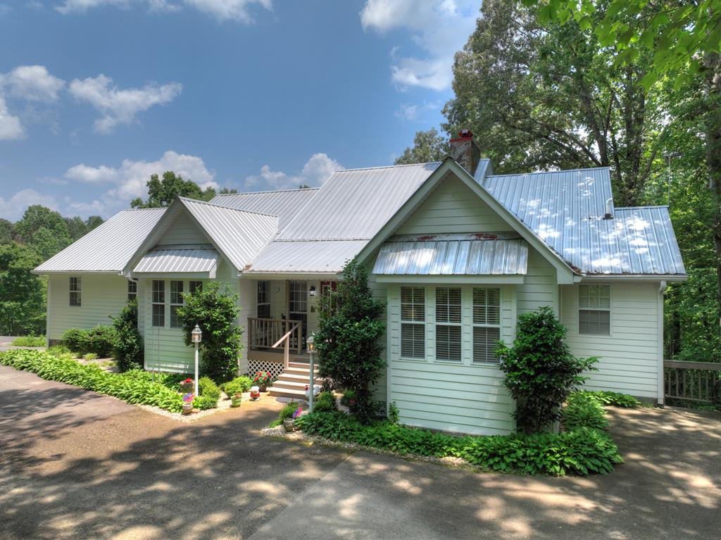 Talking Rock, Georgia, 30175, United States, 5 Bedrooms Bedrooms, ,4 BathroomsBathrooms,Residential,For Sale,1848832