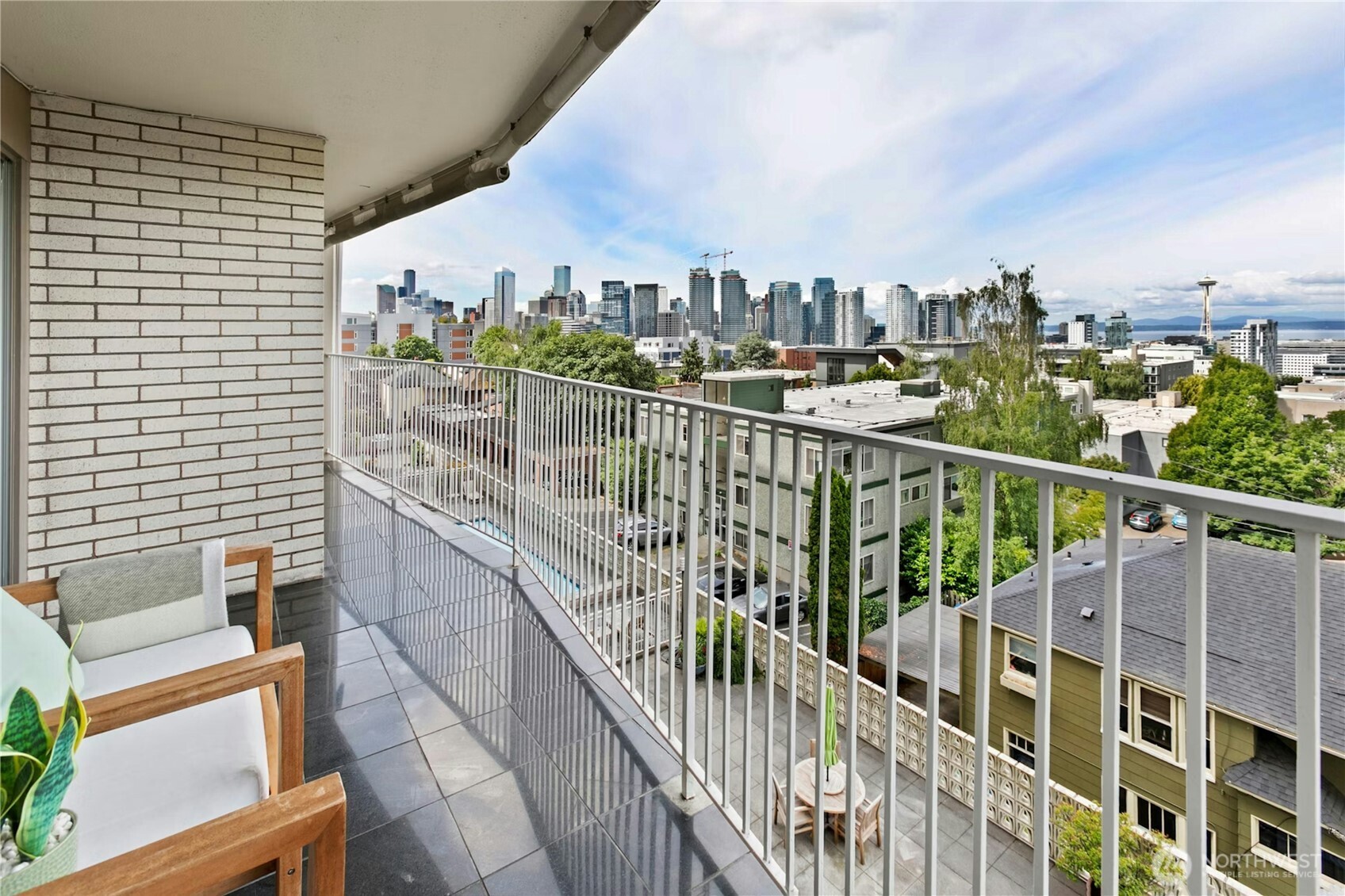Seattle, Washington, 98102, United States, 2 Bedrooms Bedrooms, ,1 BathroomBathrooms,Residential,For Sale,1973111