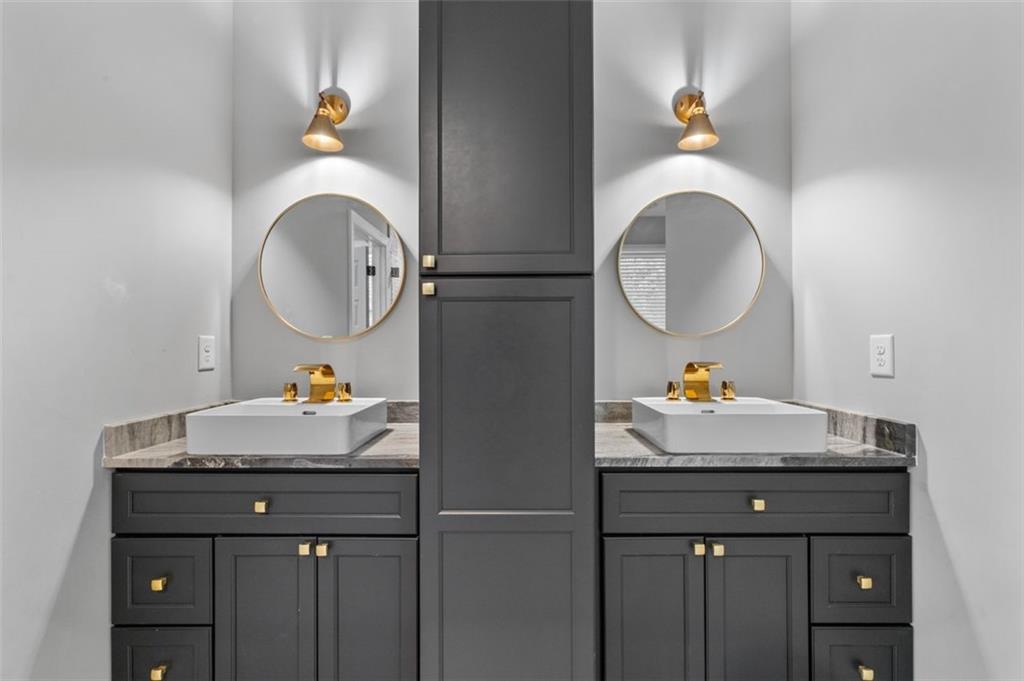 Atlanta, Georgia, 30310, United States, 4 Bedrooms Bedrooms, ,3 BathroomsBathrooms,Residential,For Sale,1987729